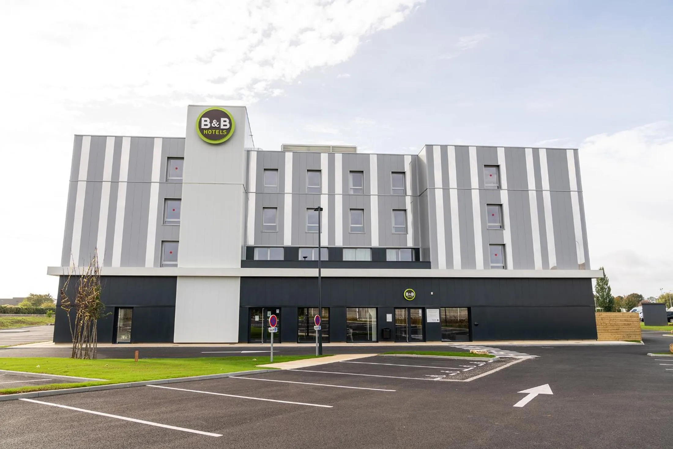 Property building in B&B HOTEL Poitiers Aéroport