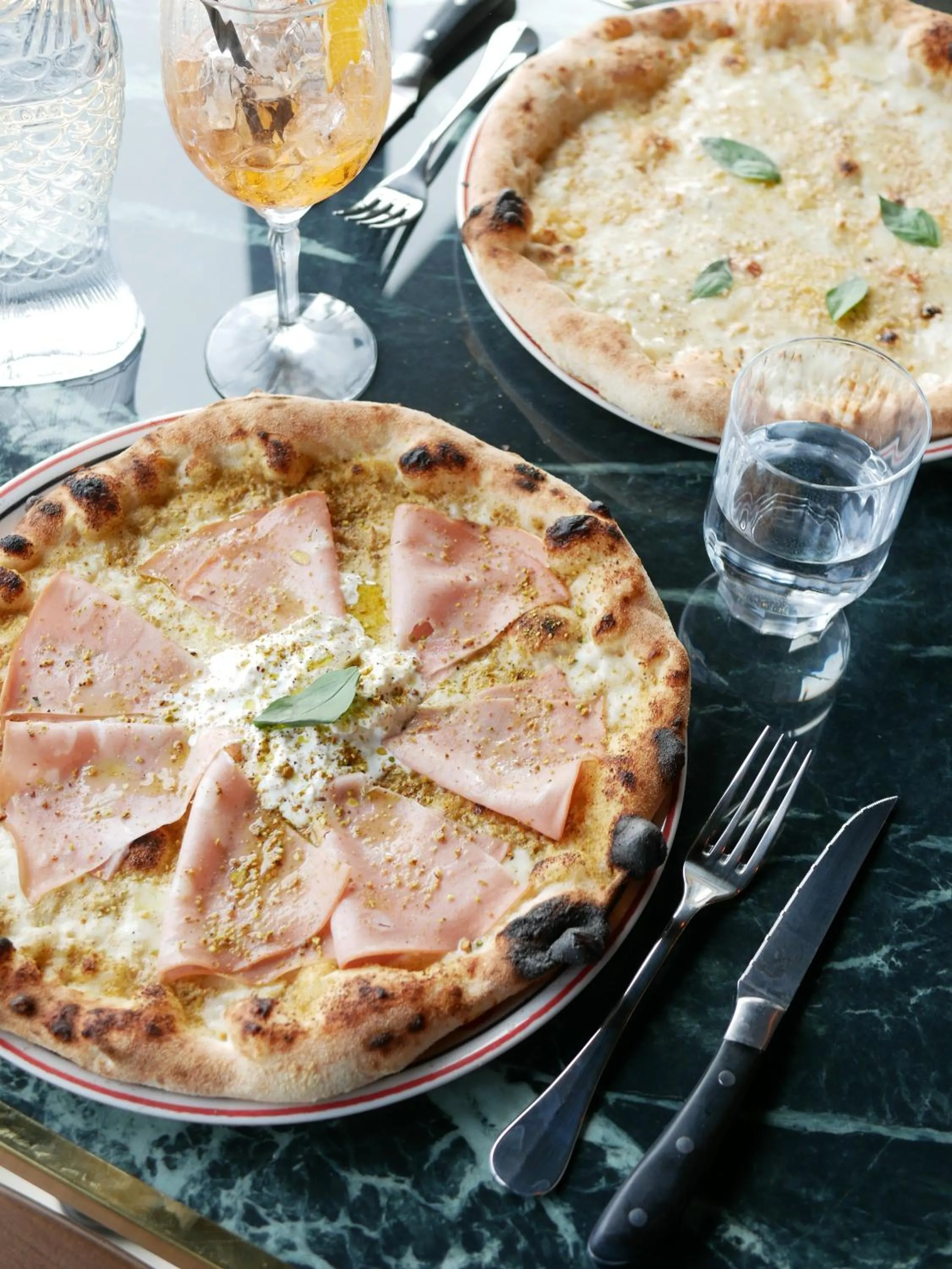 Restaurant/places to eat in B&B HOTEL Poitiers Aéroport