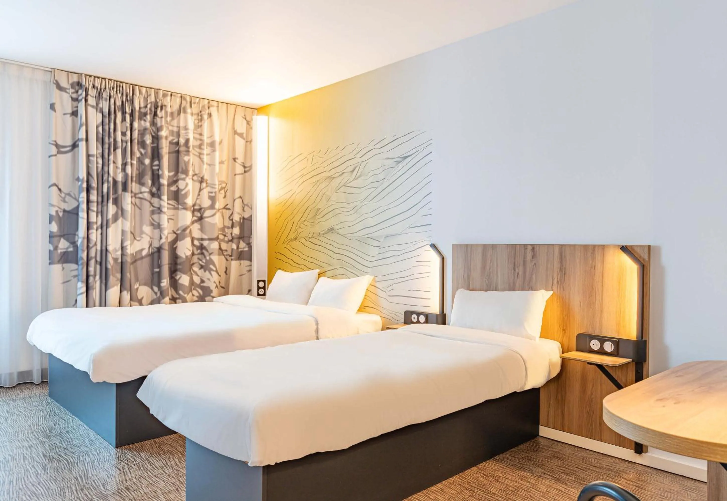 Bedroom, Bed in B&B HOTEL Poitiers Aéroport