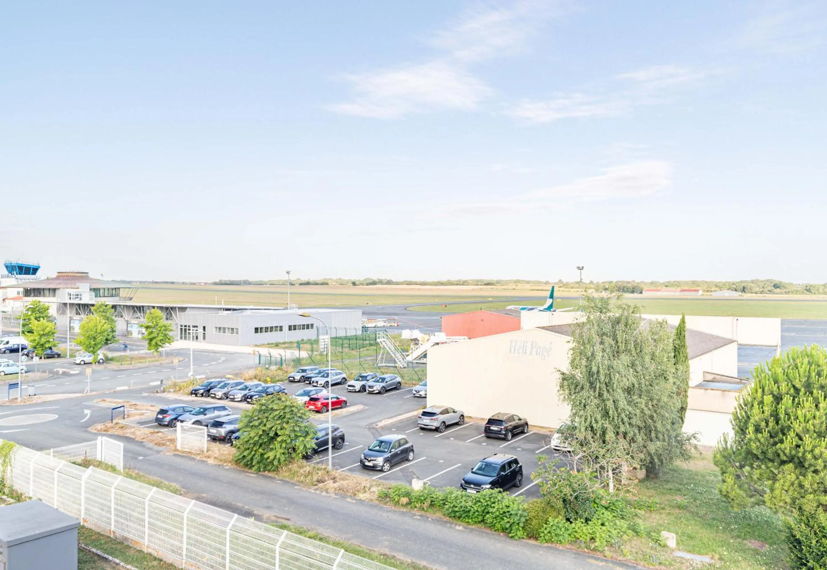Parking in B&B HOTEL Poitiers Aéroport