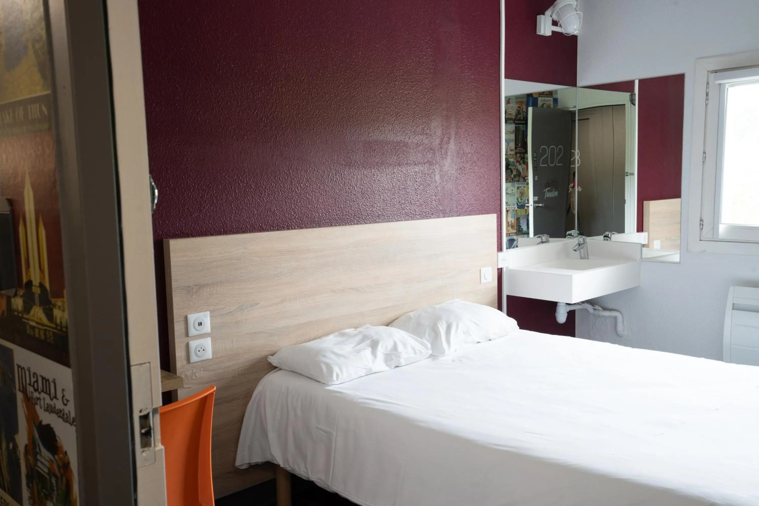 Bedroom, Bed in hotelF1 Brive Ussac