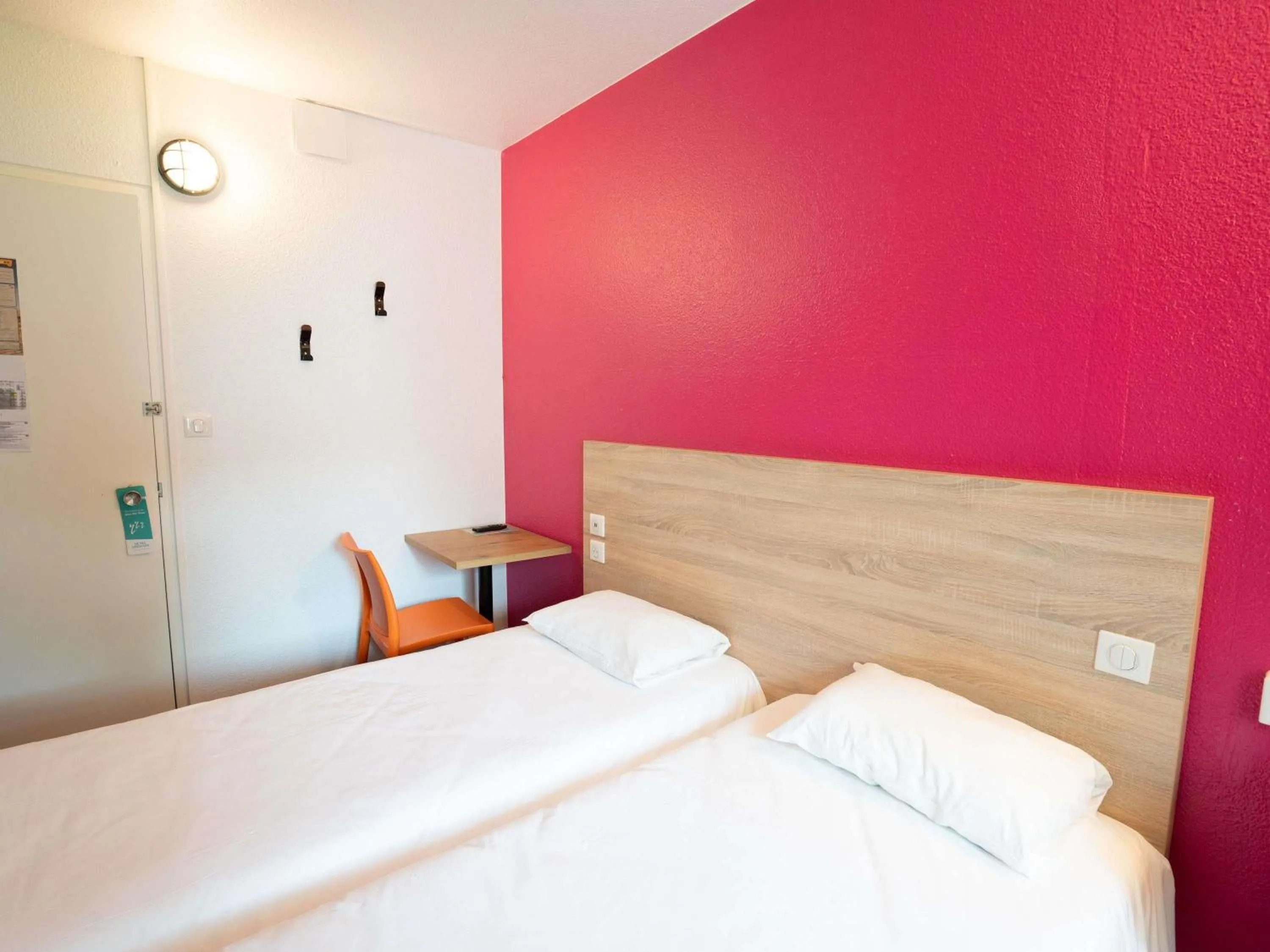 Bedroom, Bed in hotelF1 Brive Ussac