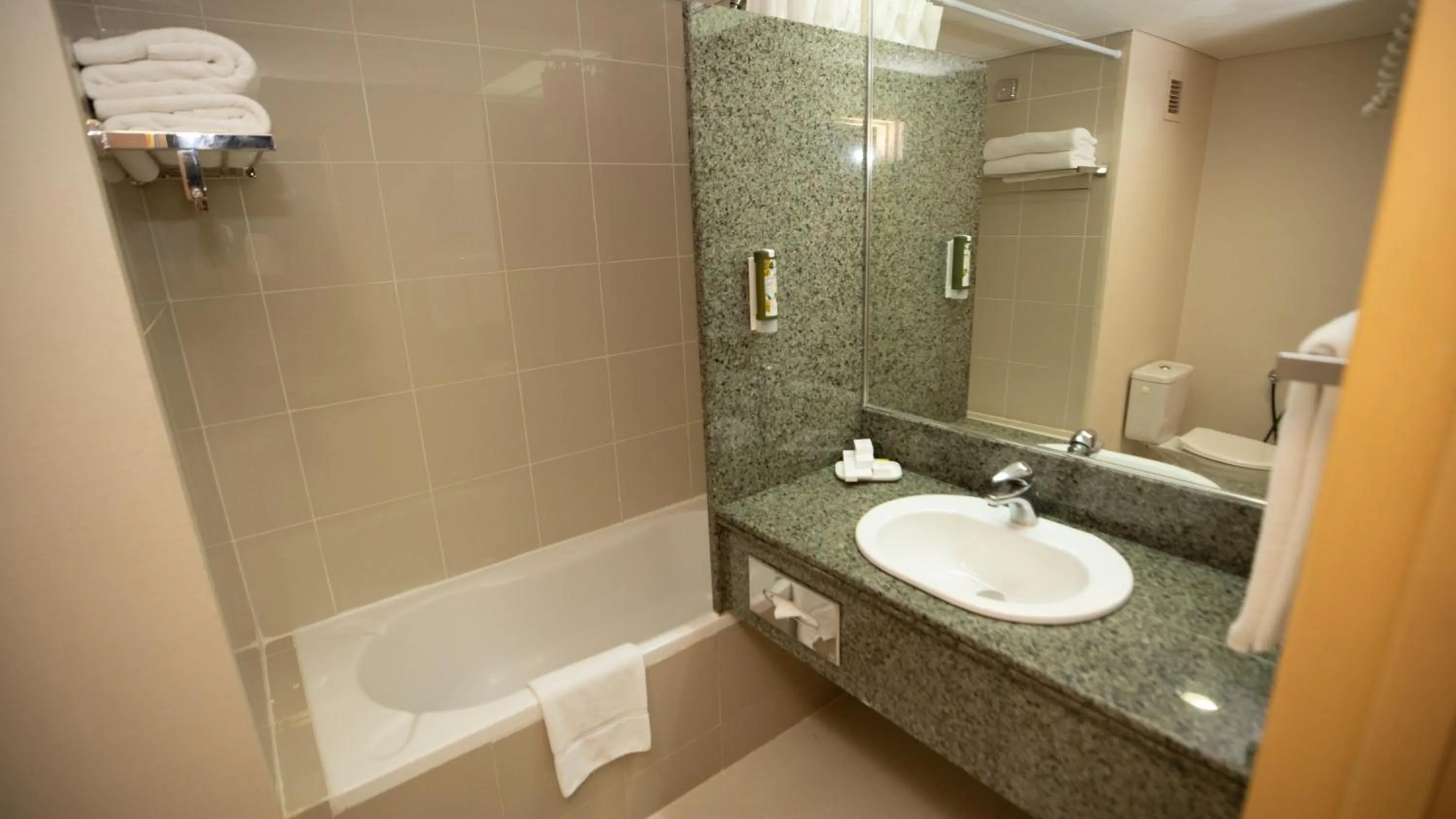 Toilet in Novel Hotel City Center