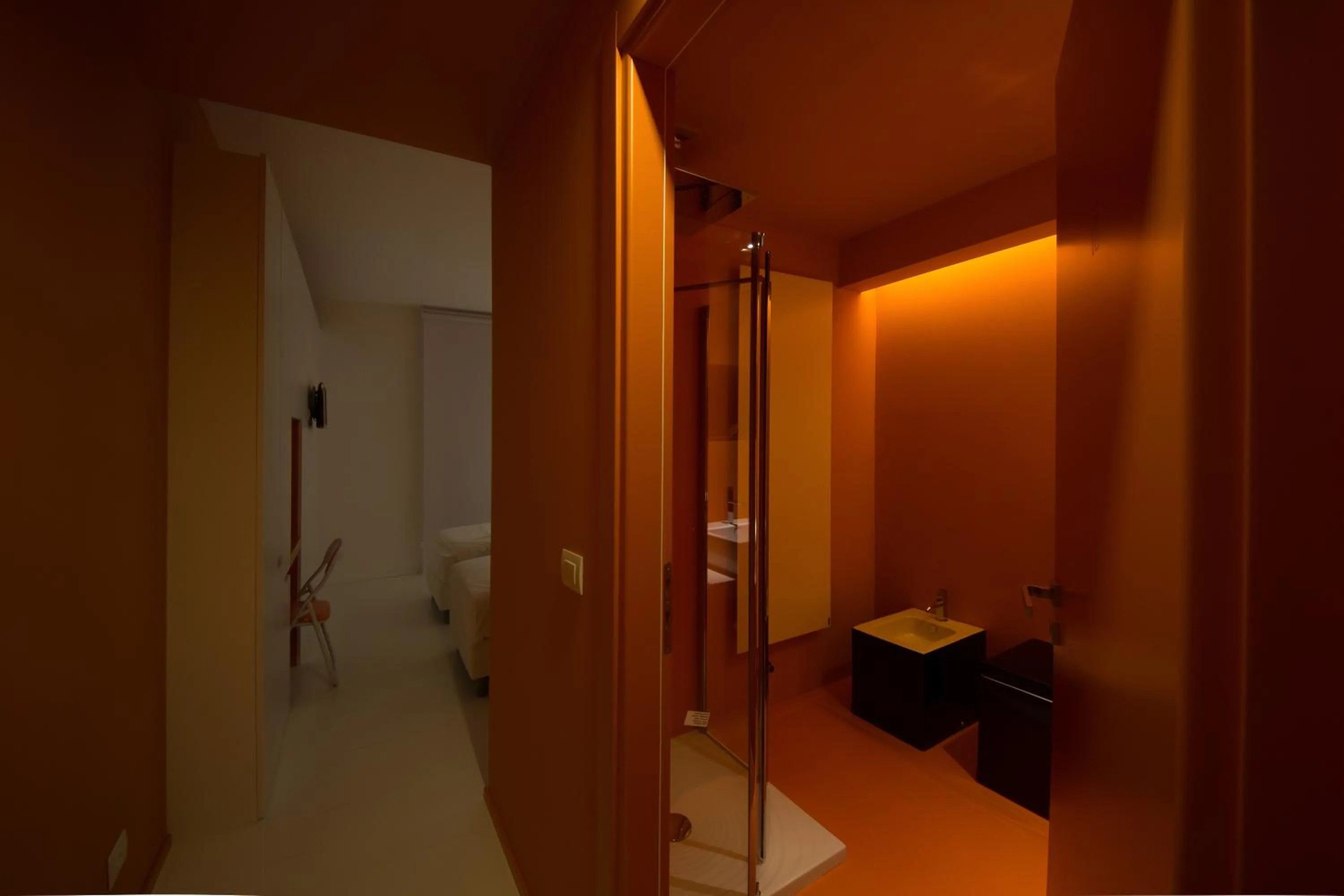 Toilet in Bed 'n Design