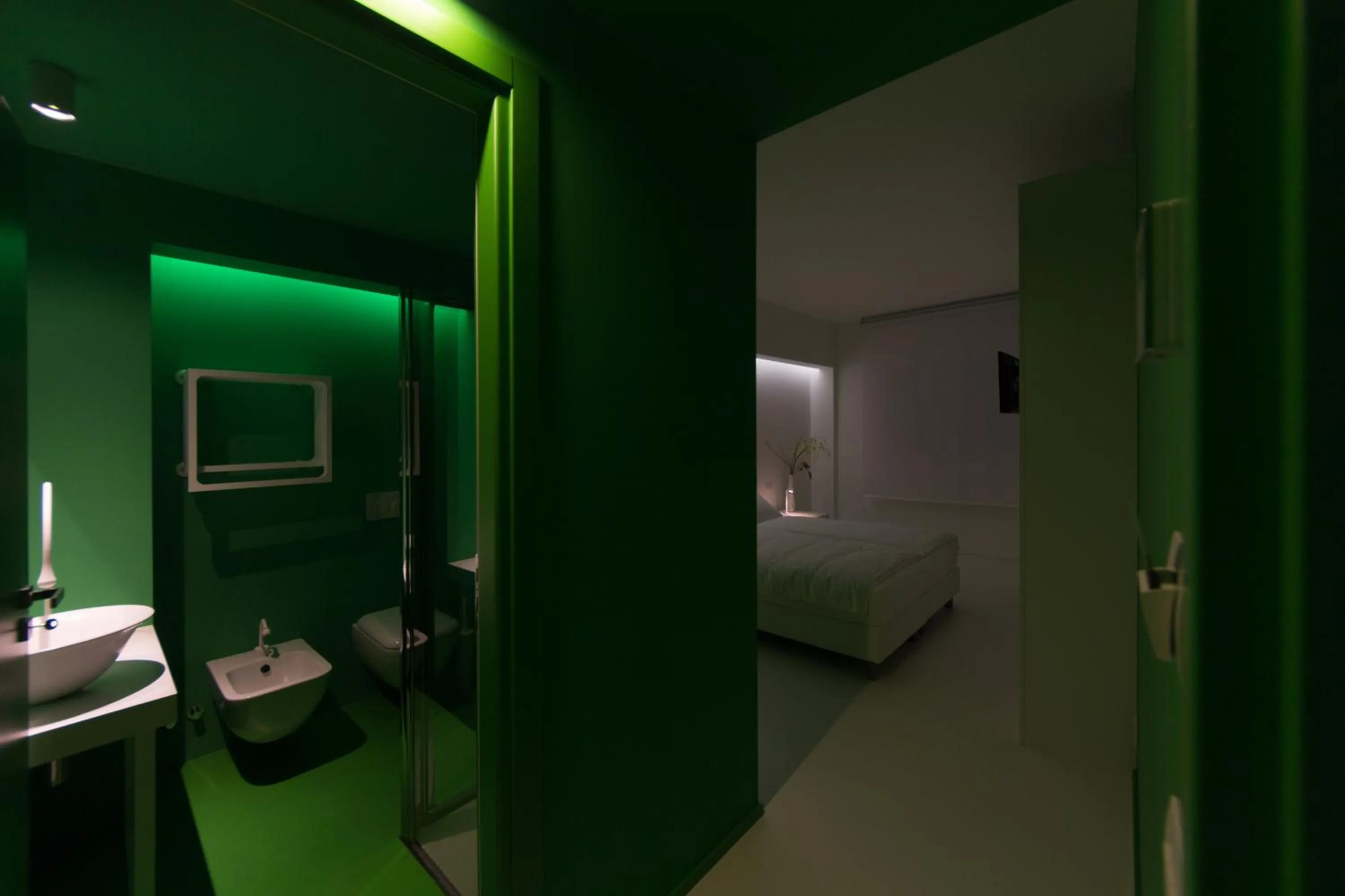 Toilet, Bed in Bed 'n Design
