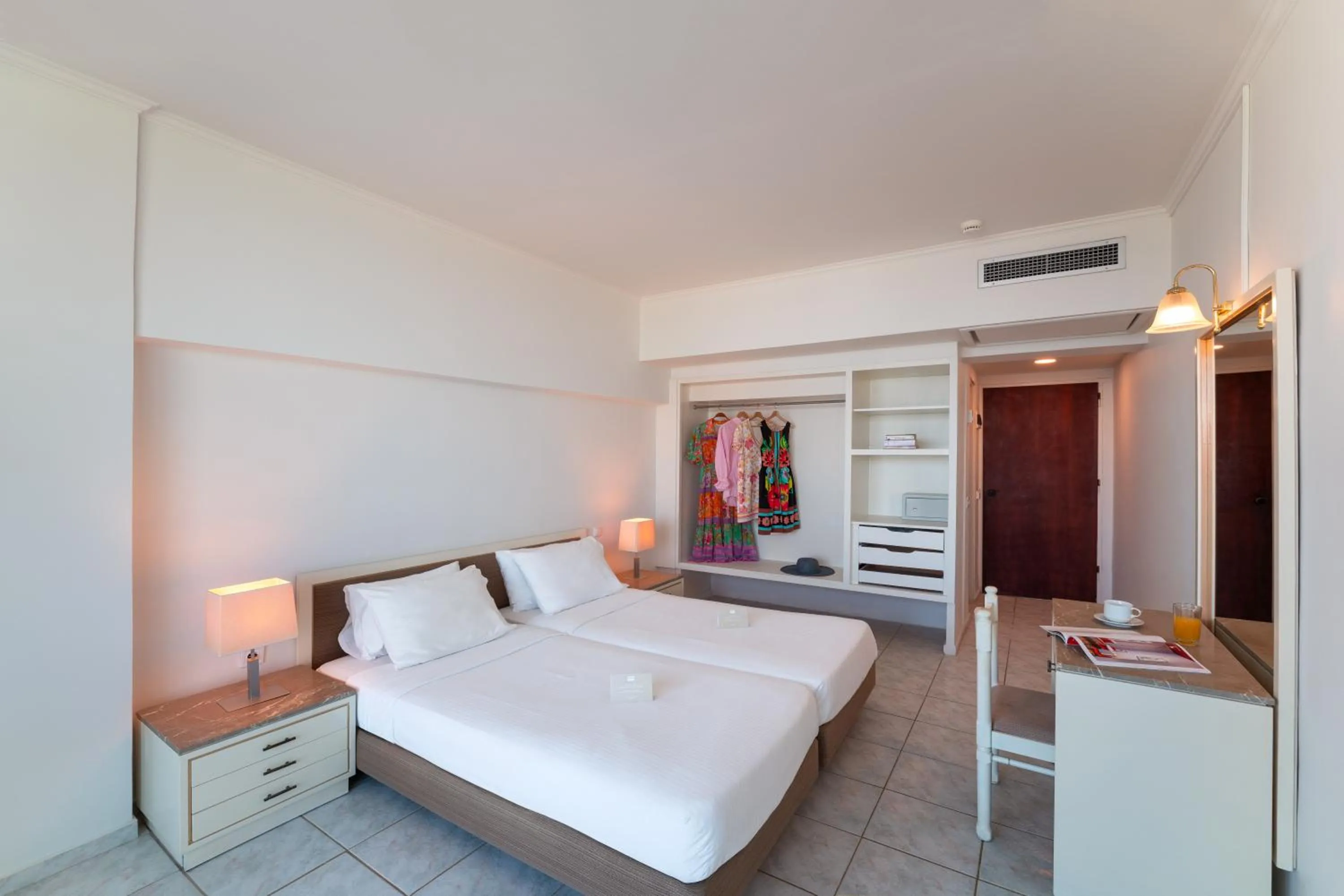 Bed in Aquarium View Hotel