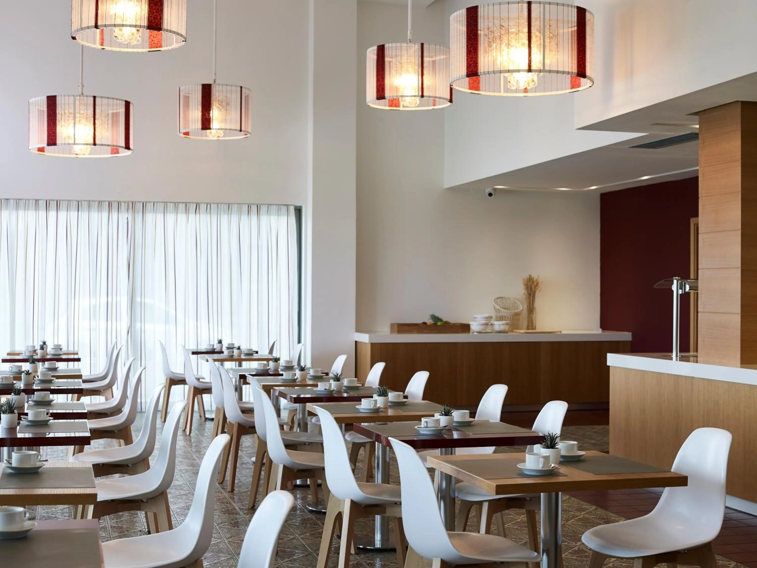 Buffet breakfast in Aquarium View Hotel