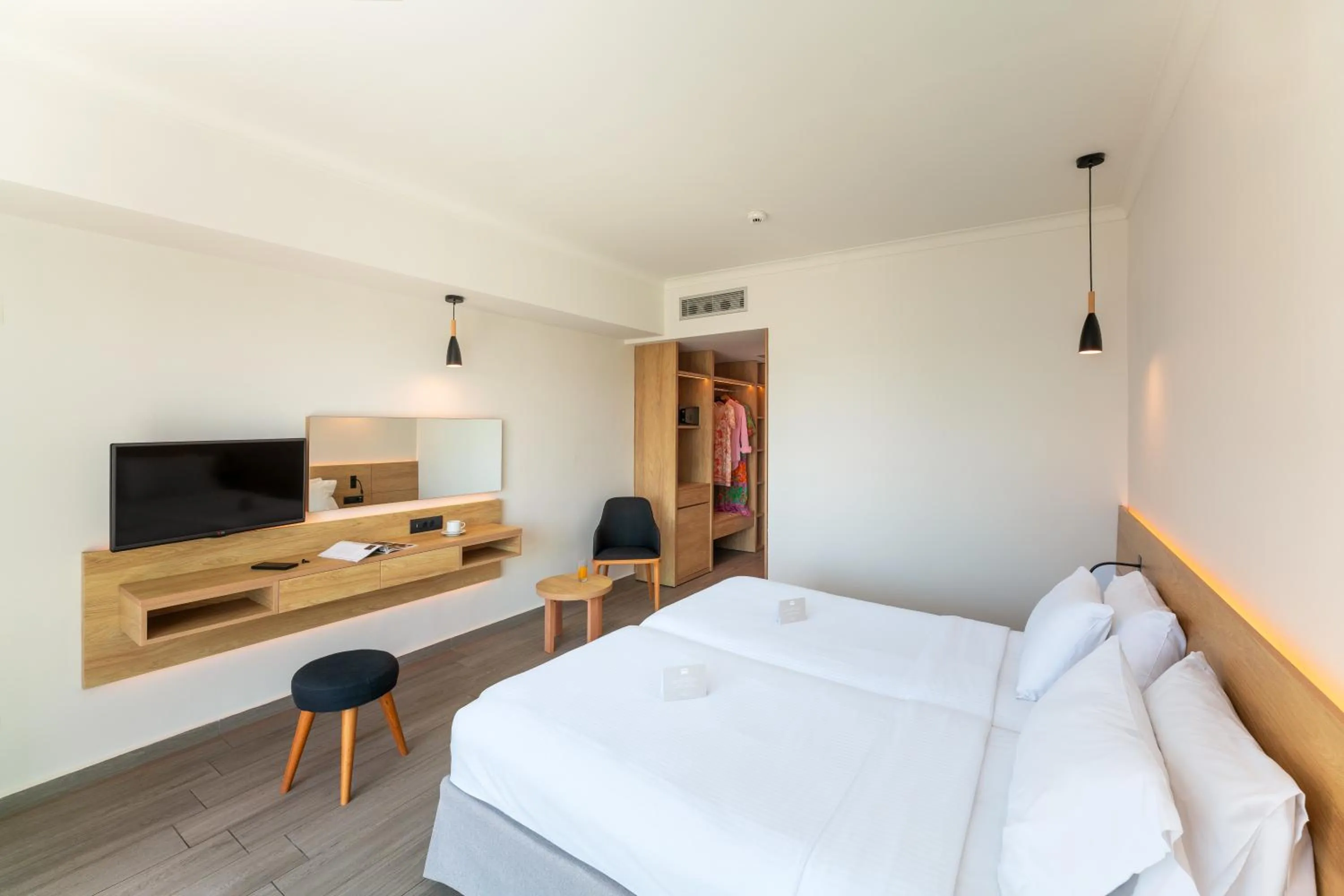 Bedroom, Bed in Aquarium View Hotel