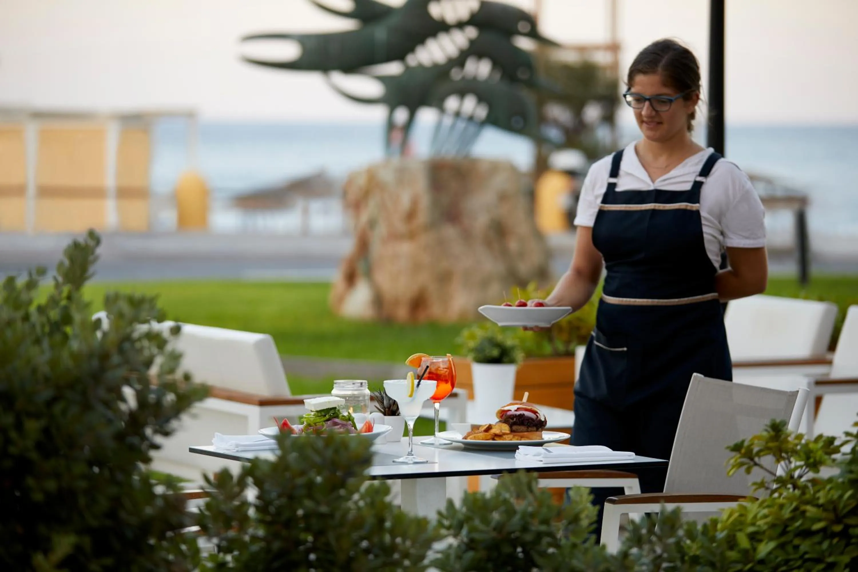 Restaurant/places to eat in Aquarium View Hotel