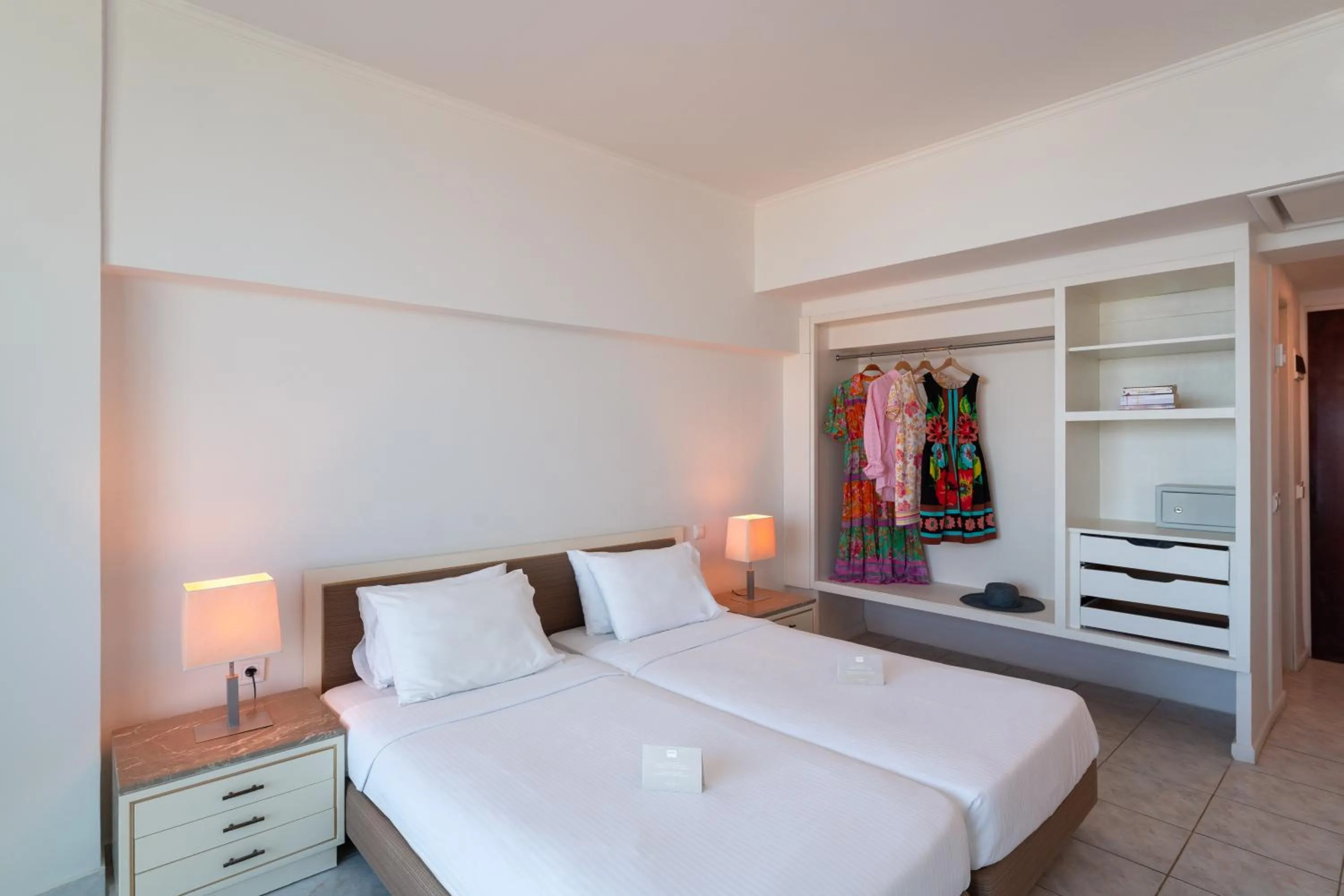 Bedroom, Bed in Aquarium View Hotel