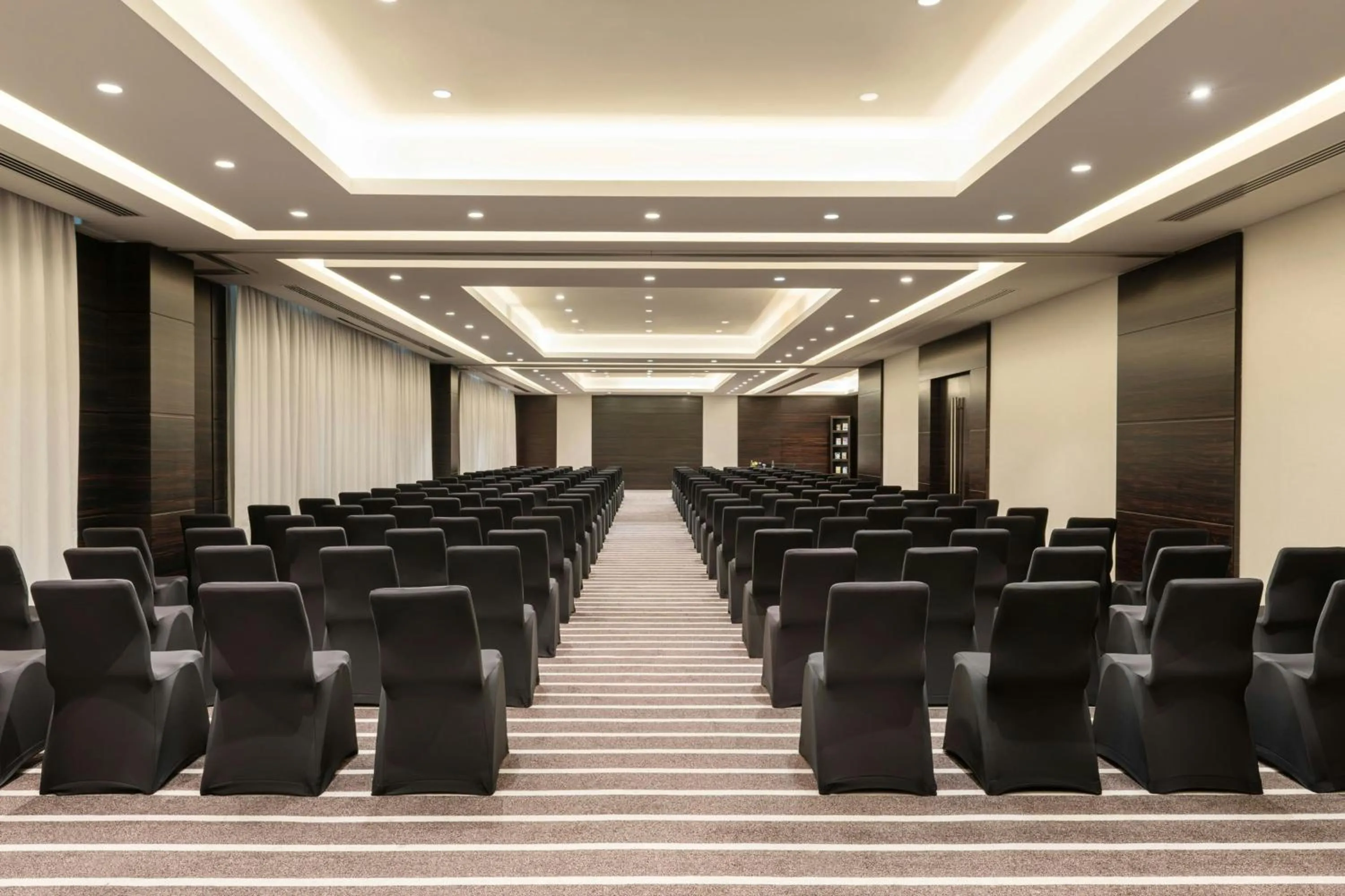 Entertainment in Le Méridien Dubai Hotel & Conference Centre