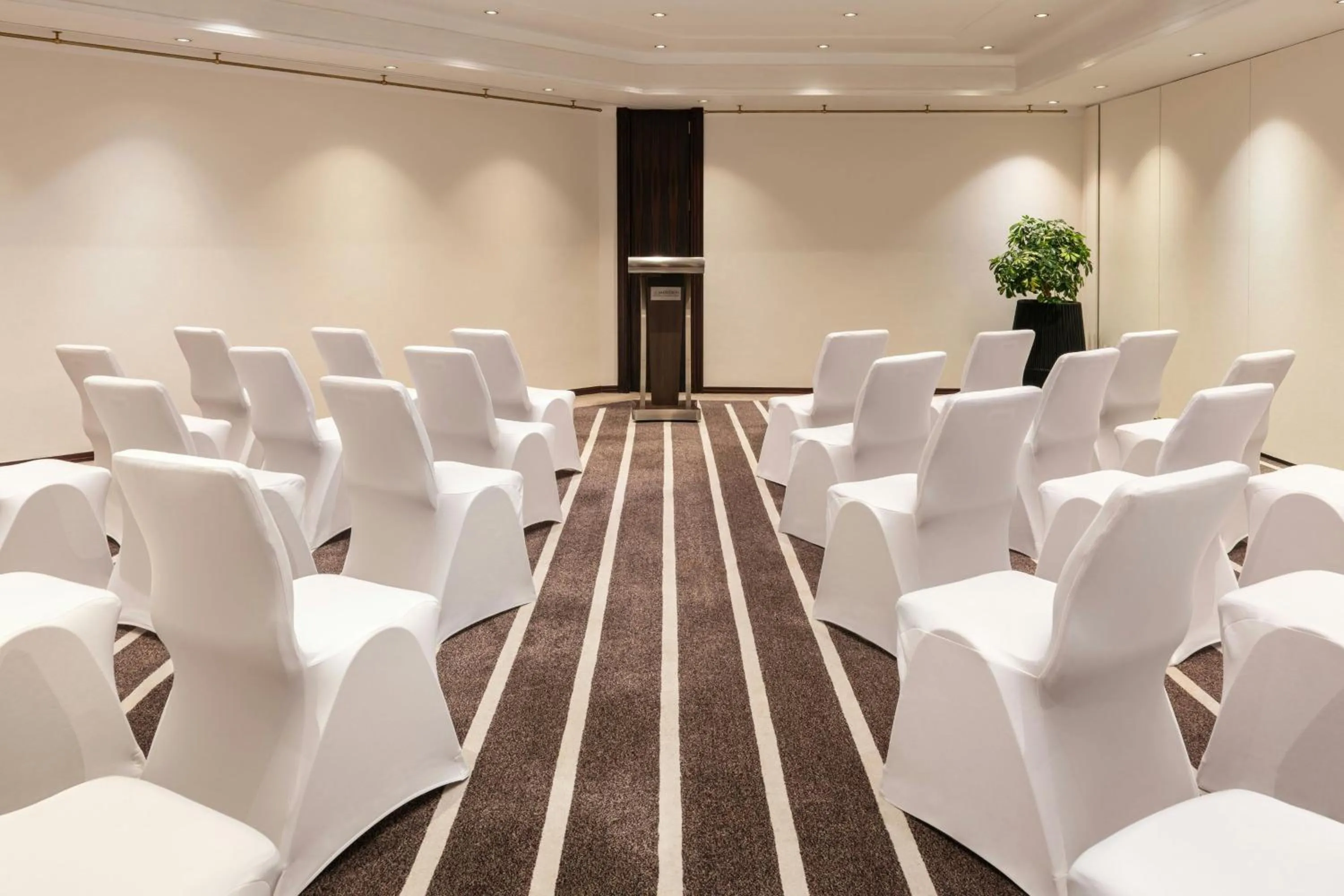 Entertainment in Le Méridien Dubai Hotel & Conference Centre