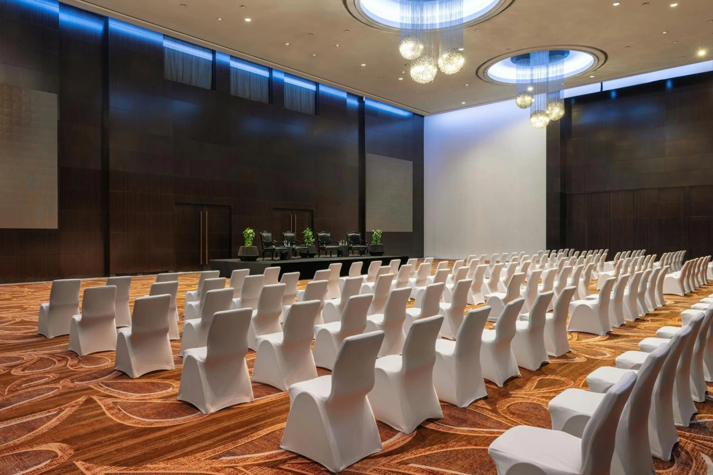 Entertainment in Le Méridien Dubai Hotel & Conference Centre