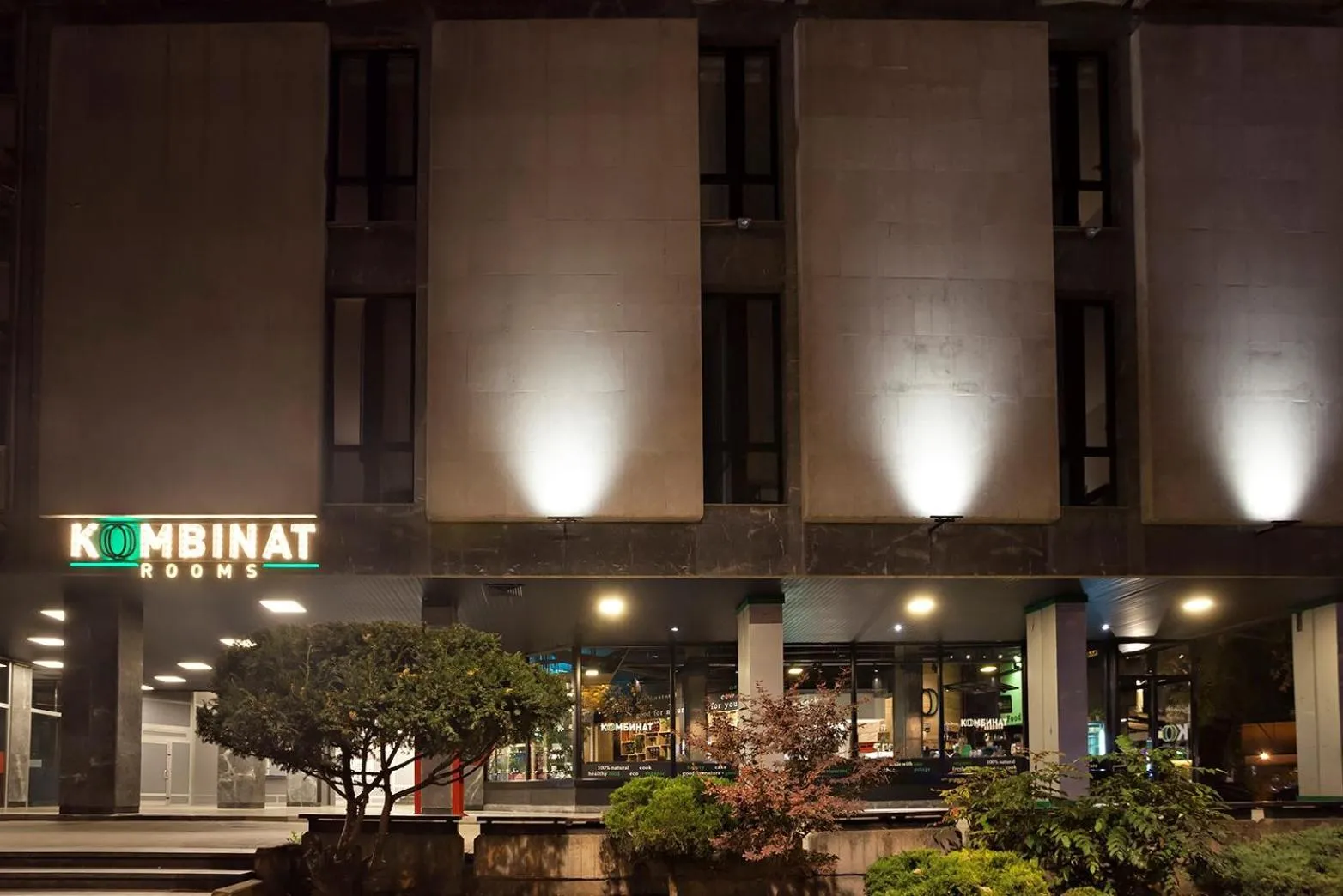 Property building in Kombinat Rooms City Center