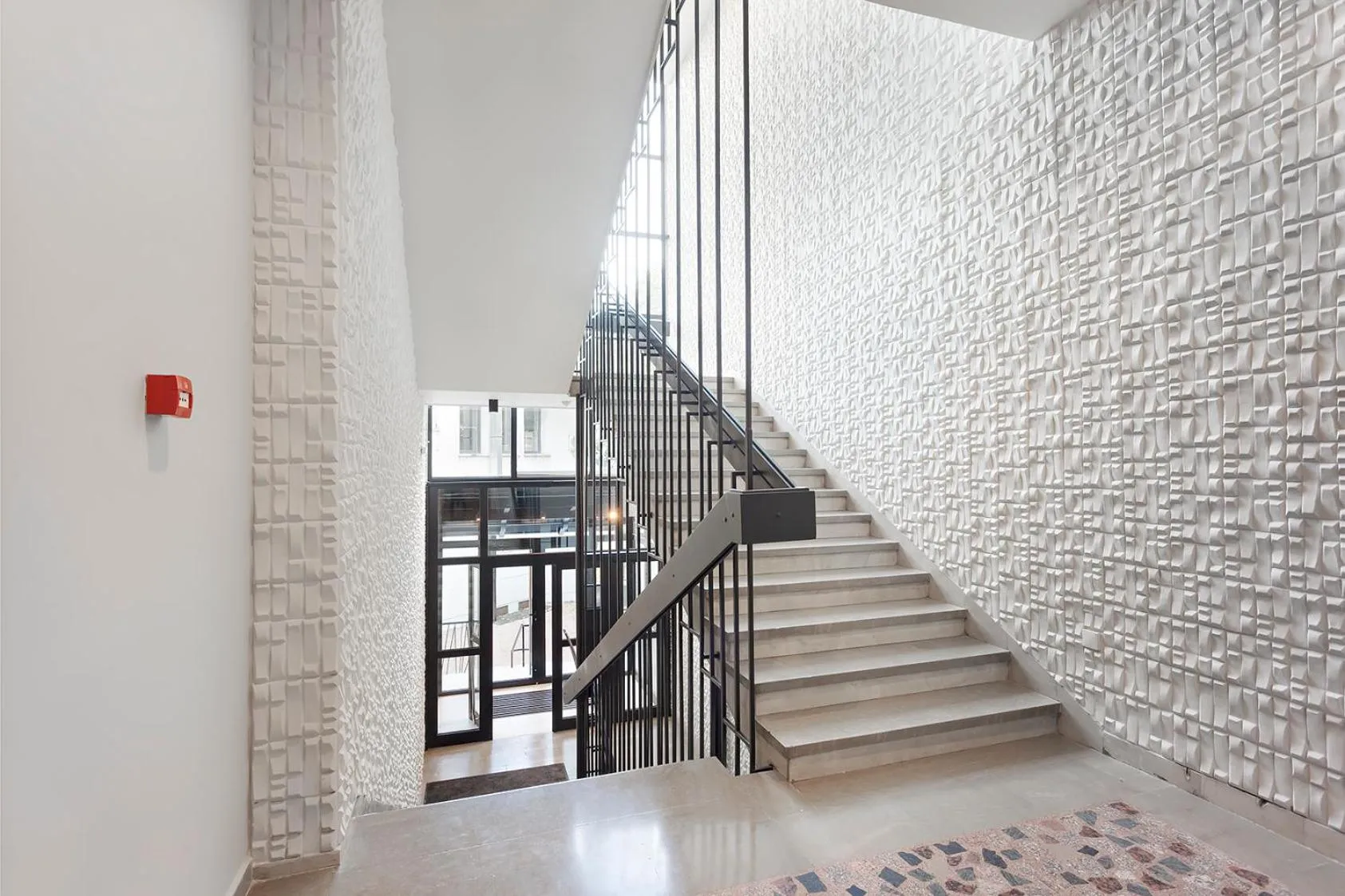 Property building in Kombinat Rooms City Center