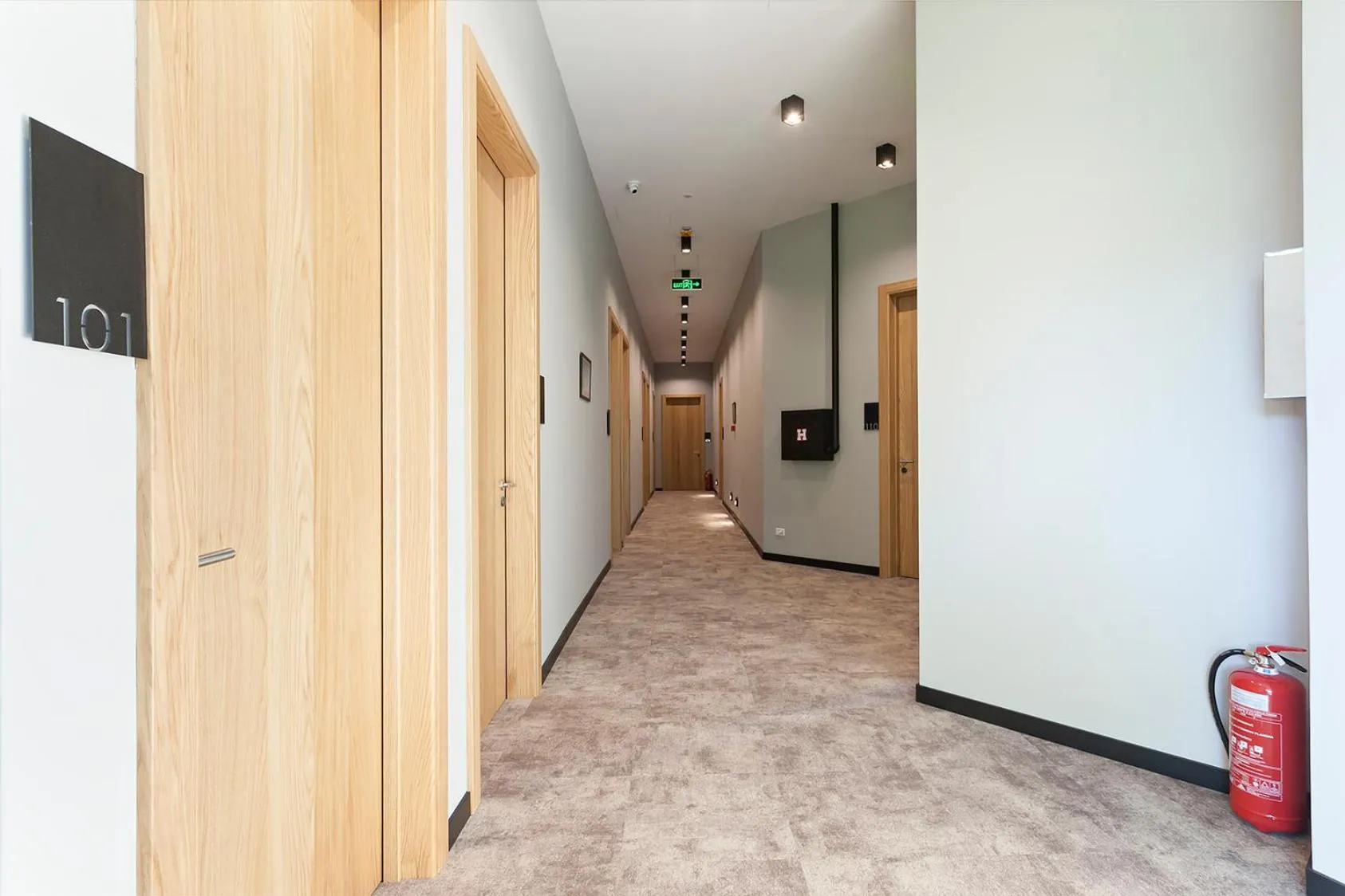 Property building in Kombinat Rooms City Center