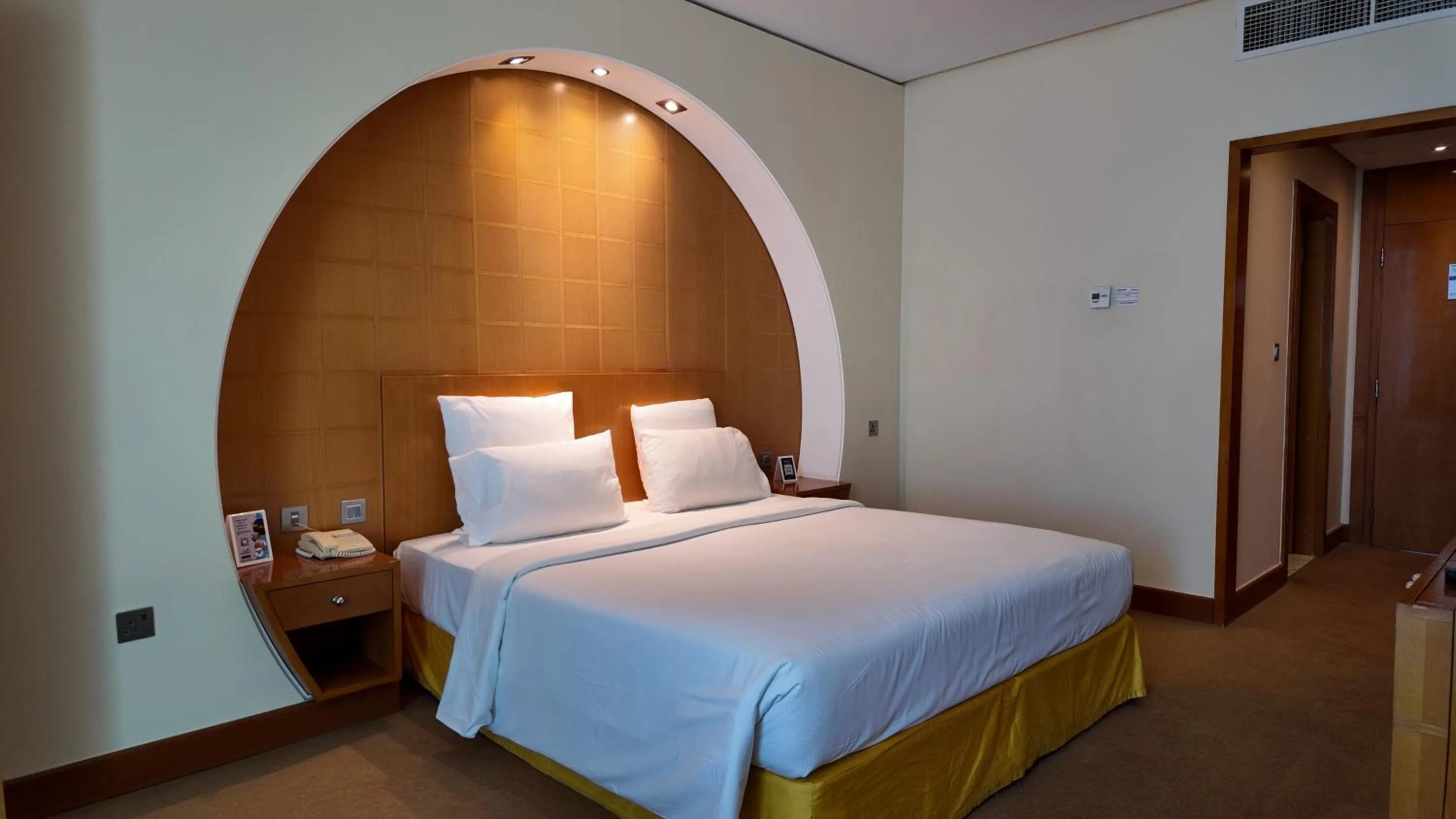 Bed in Oryx Grand Hotel Jebel Hafeet