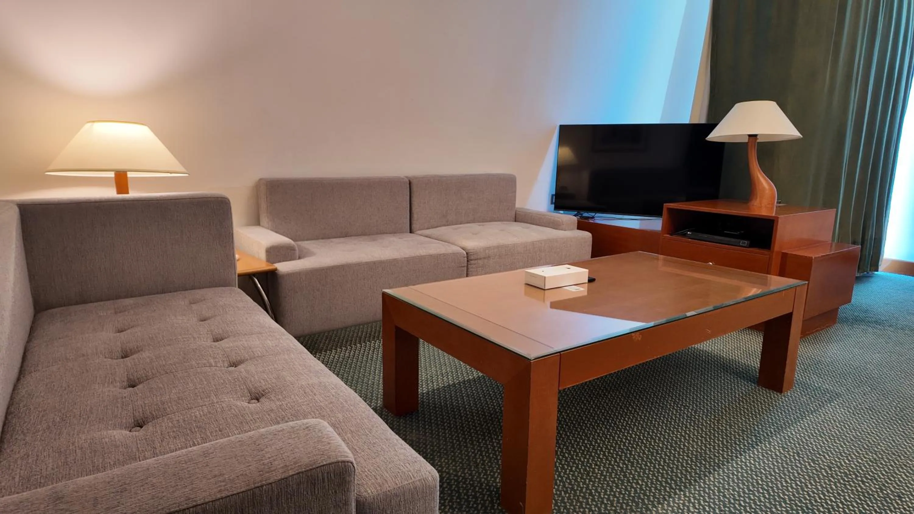 TV and multimedia in Oryx Grand Hotel Jebel Hafeet