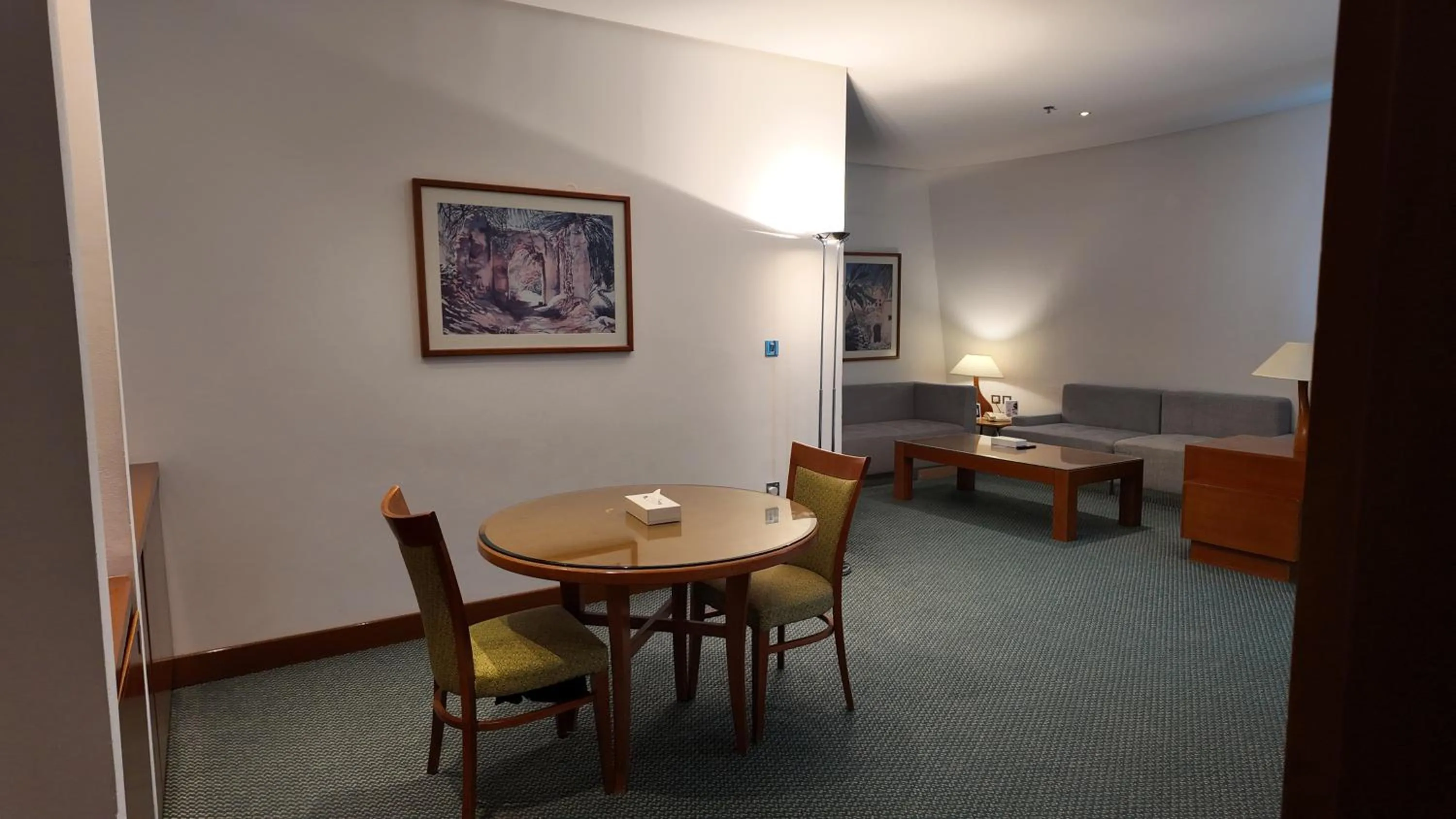 Seating area in Oryx Grand Hotel Jebel Hafeet