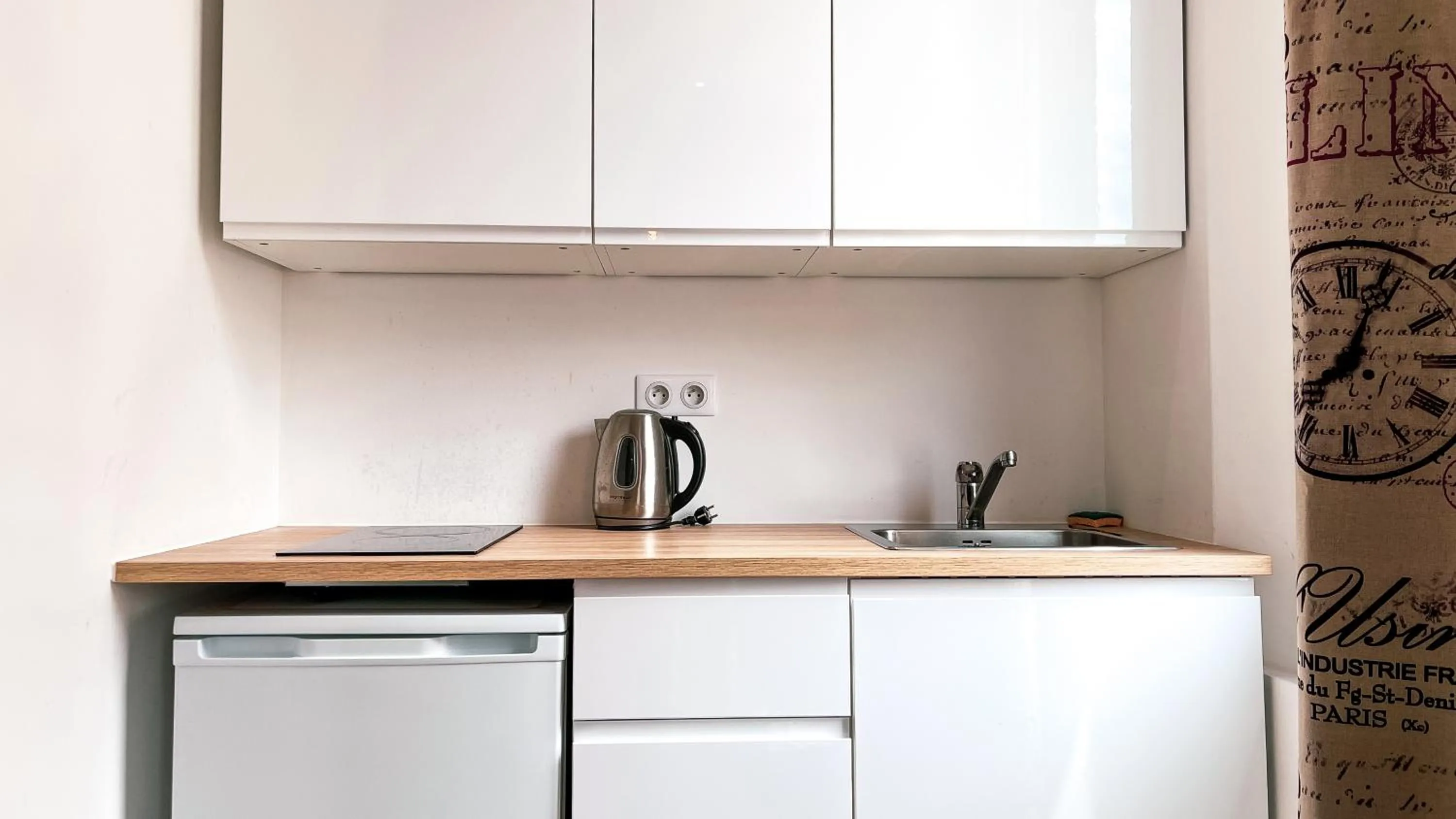 Kitchen or kitchenette in Kyriad Marseille Blancarde - Timone