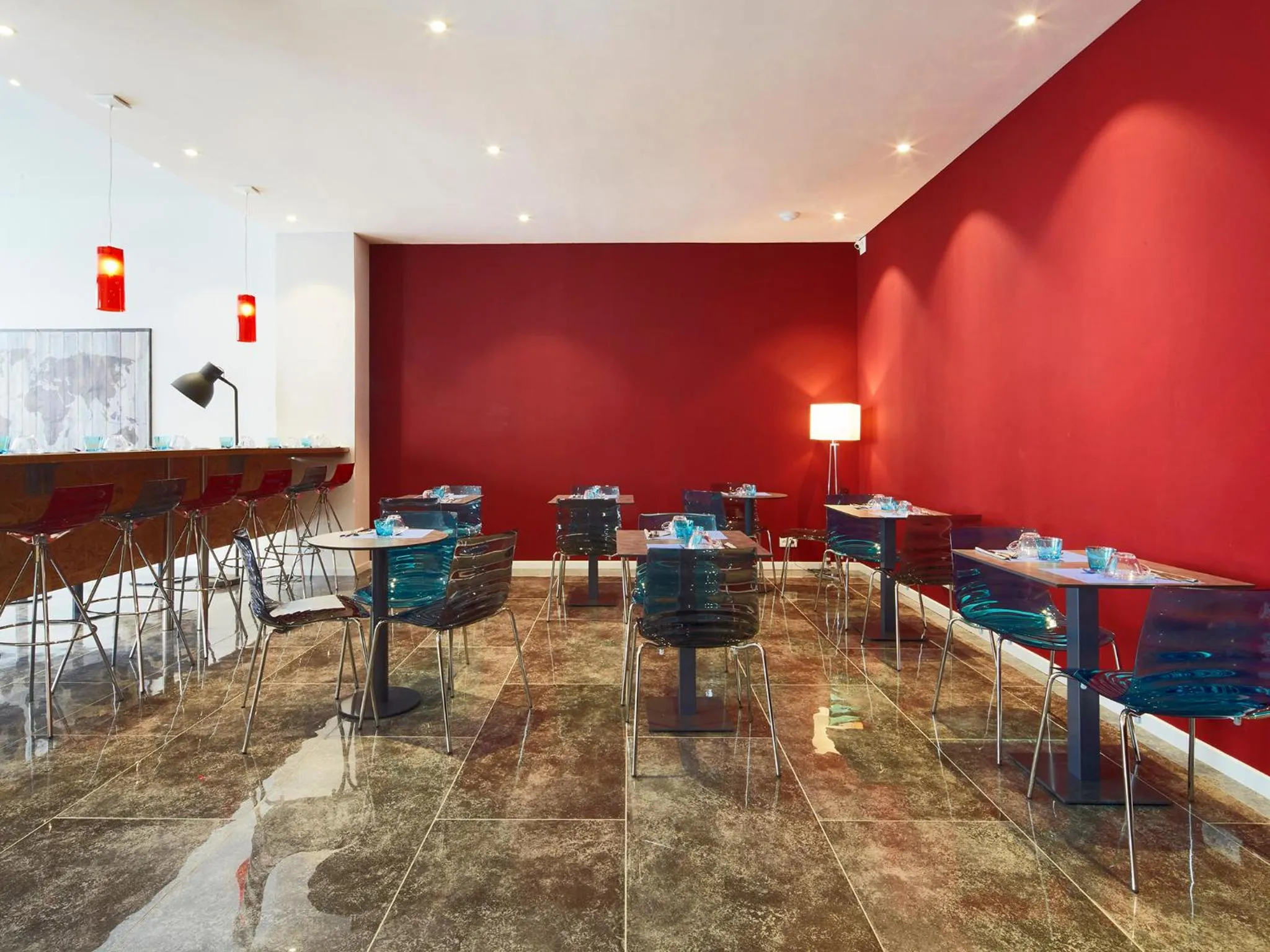 Restaurant/places to eat in Kyriad Marseille Blancarde - Timone