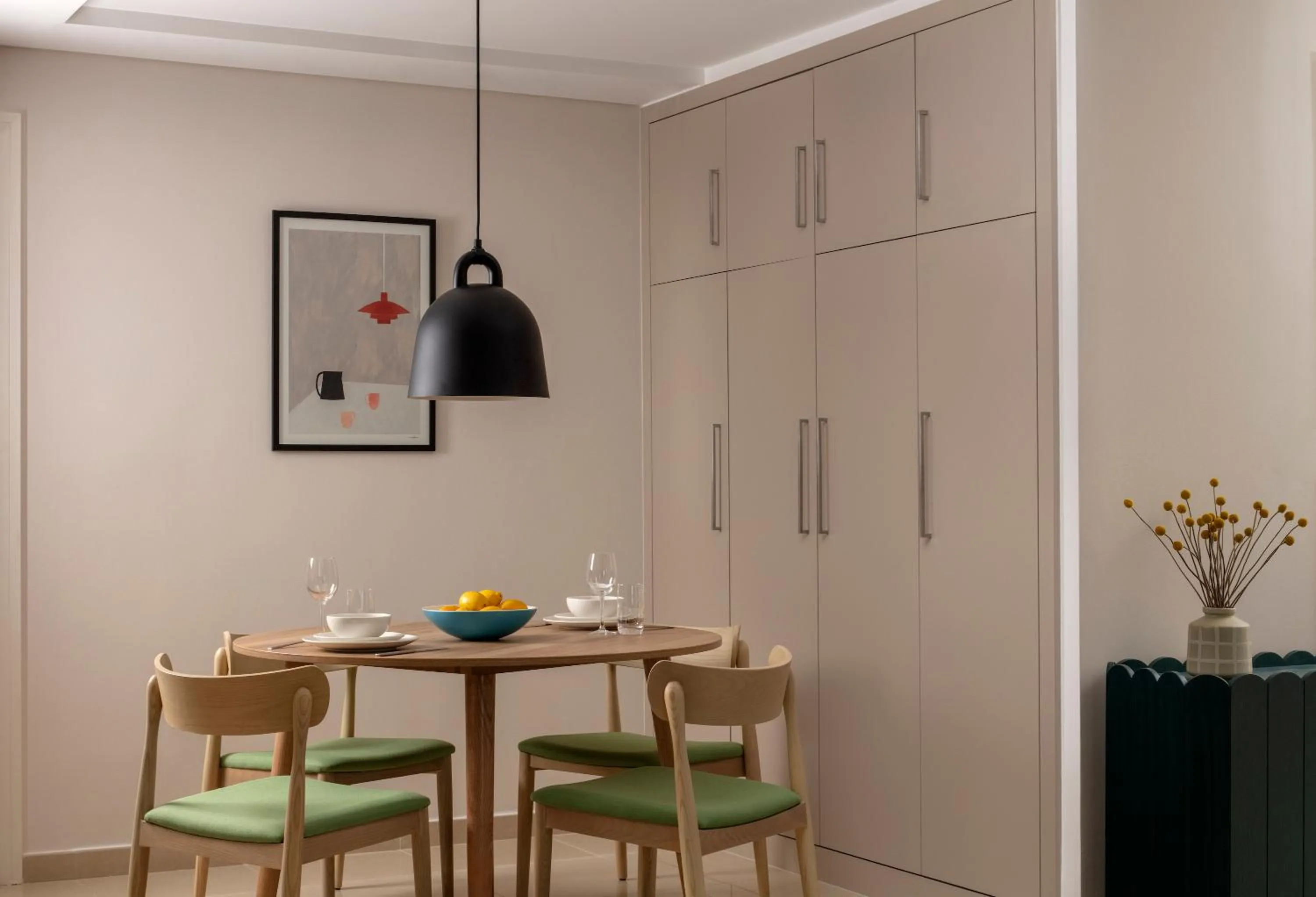 Dining area in Staybridge Suites Dubai Financial Centre by IHG