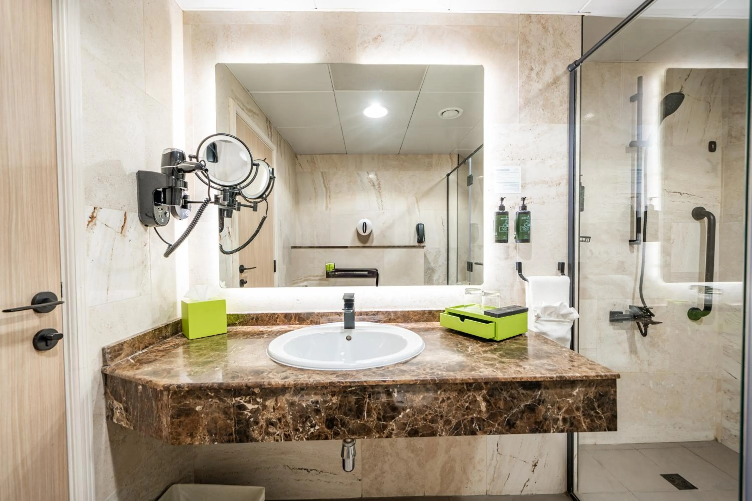 Shower in La Quinta by Wyndham Dubai Jumeirah