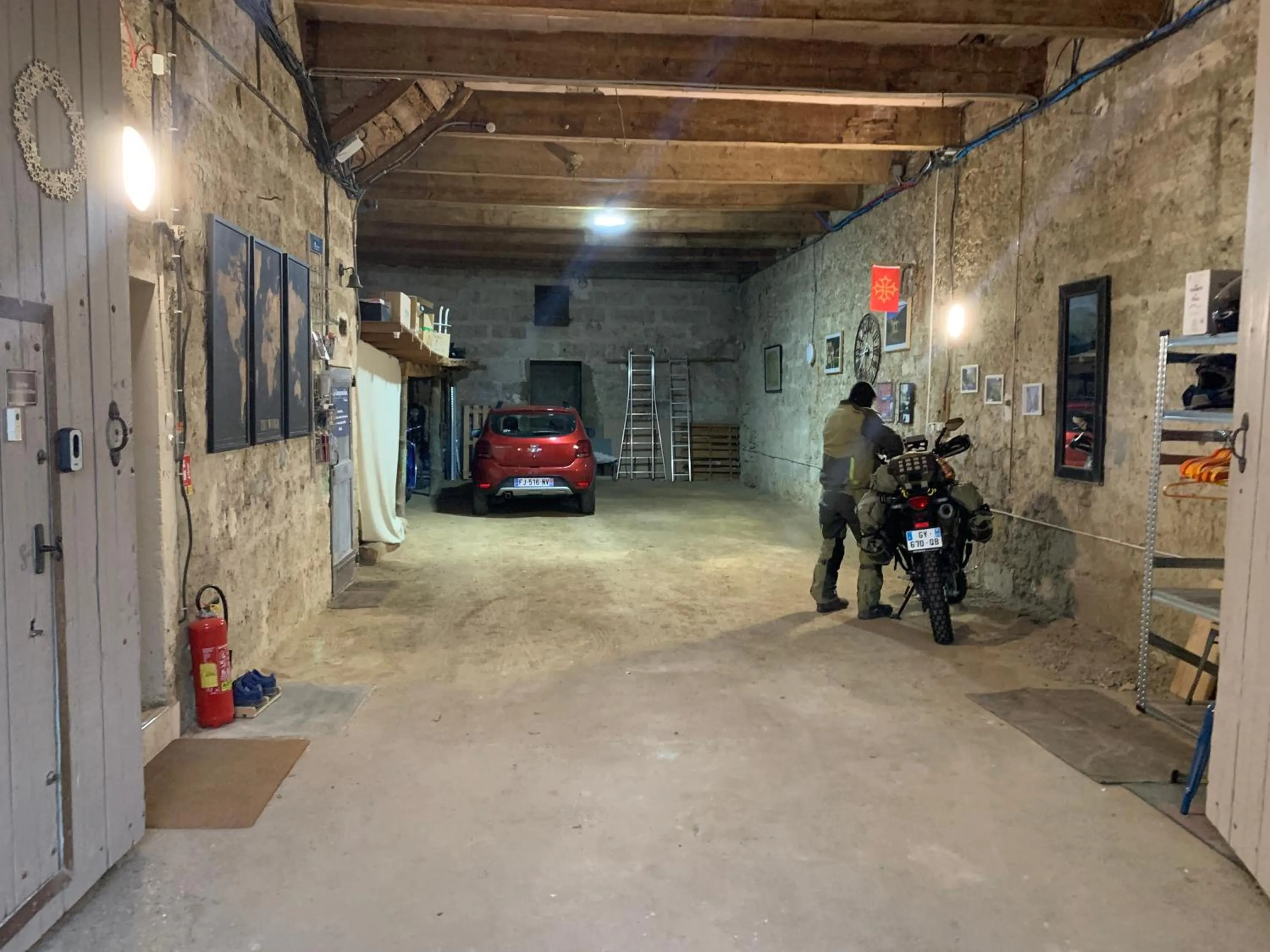 Parking in Chambre d'Hôtes Lo Componaïro