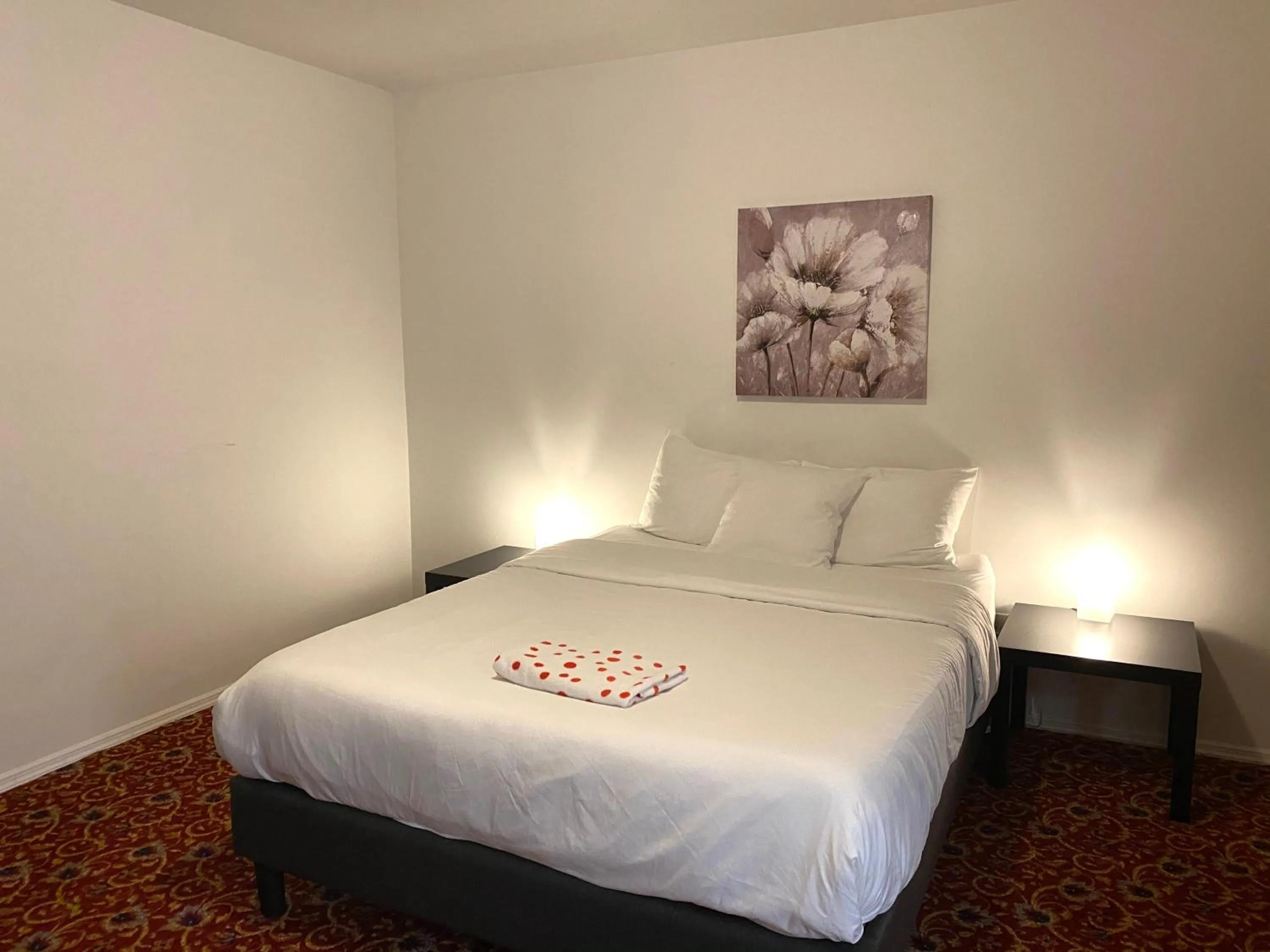 Bedroom, Bed in Alina & Fanny - Philadelphia Convention Center