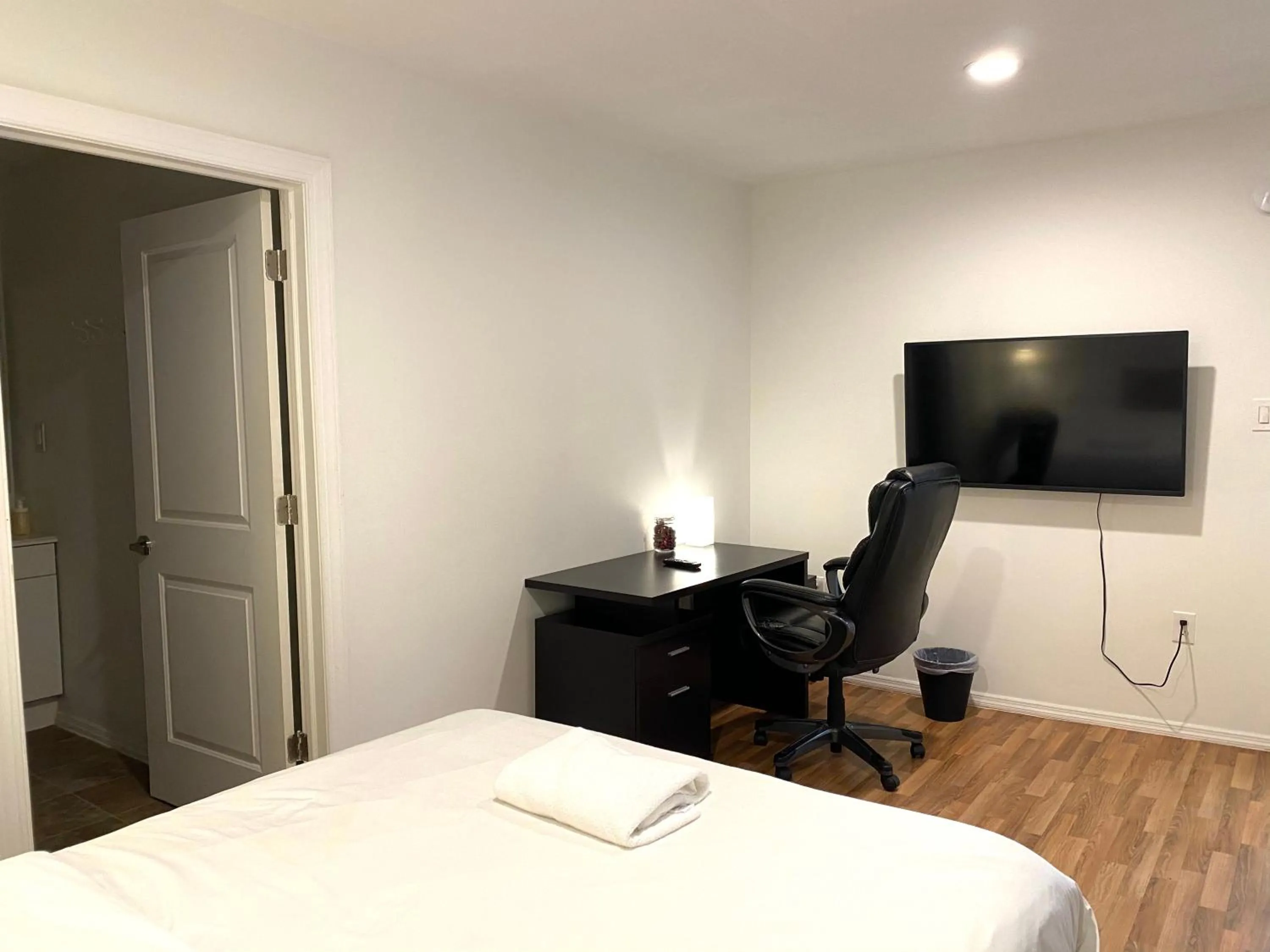 Bedroom, Bed in Alina & Fanny - Philadelphia Convention Center