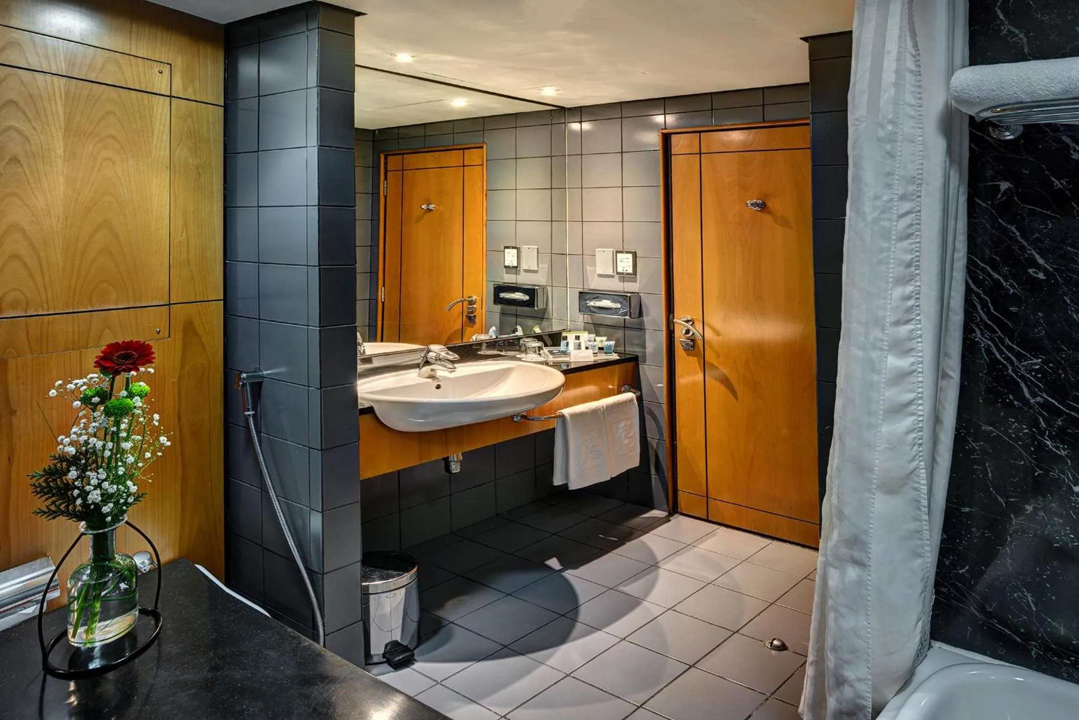 Bathroom in J5 Hotels – Port Saeed