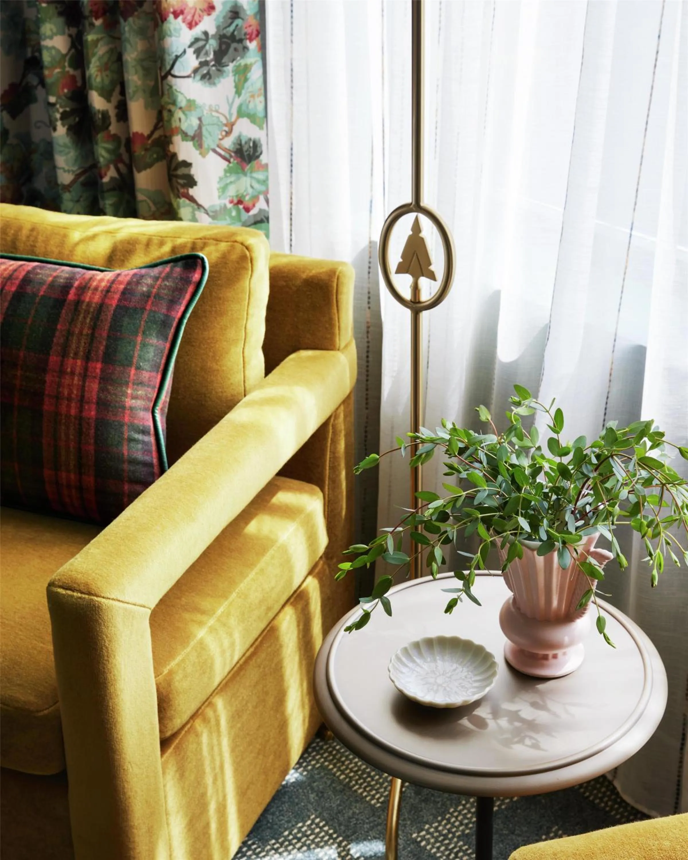 Living room in Graduate by Hilton East Lansing