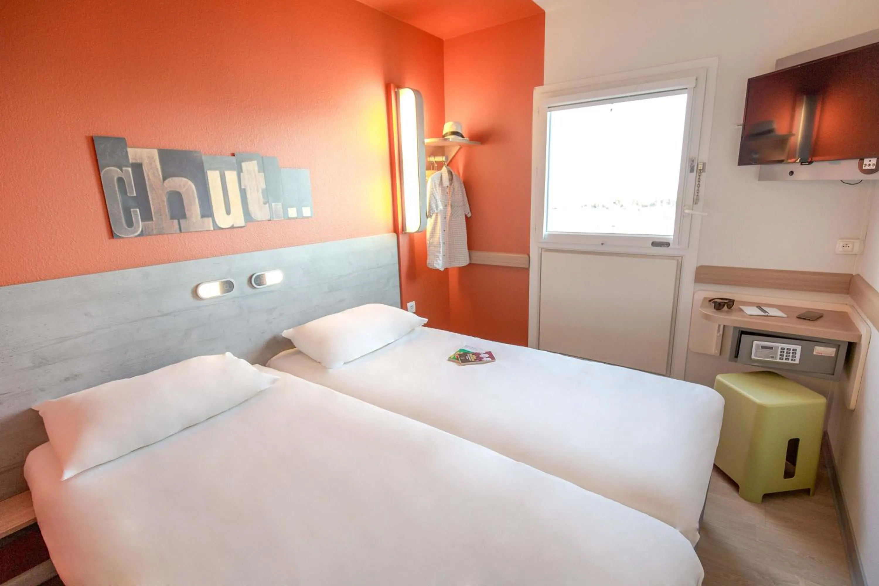 Bed in ibis budget Marseille L'Estaque
