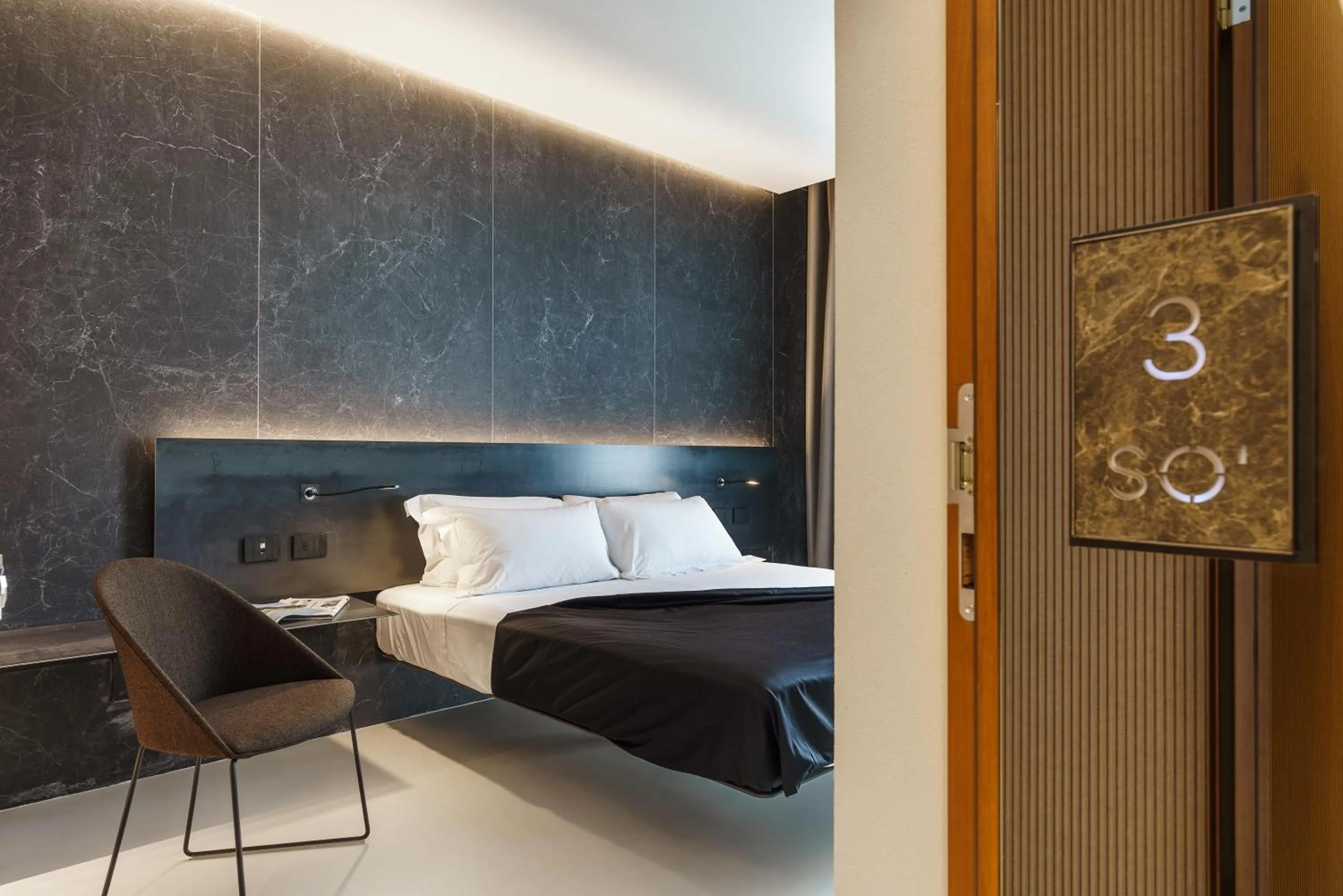 Shower, Bed in Meo Design Suites & Spa