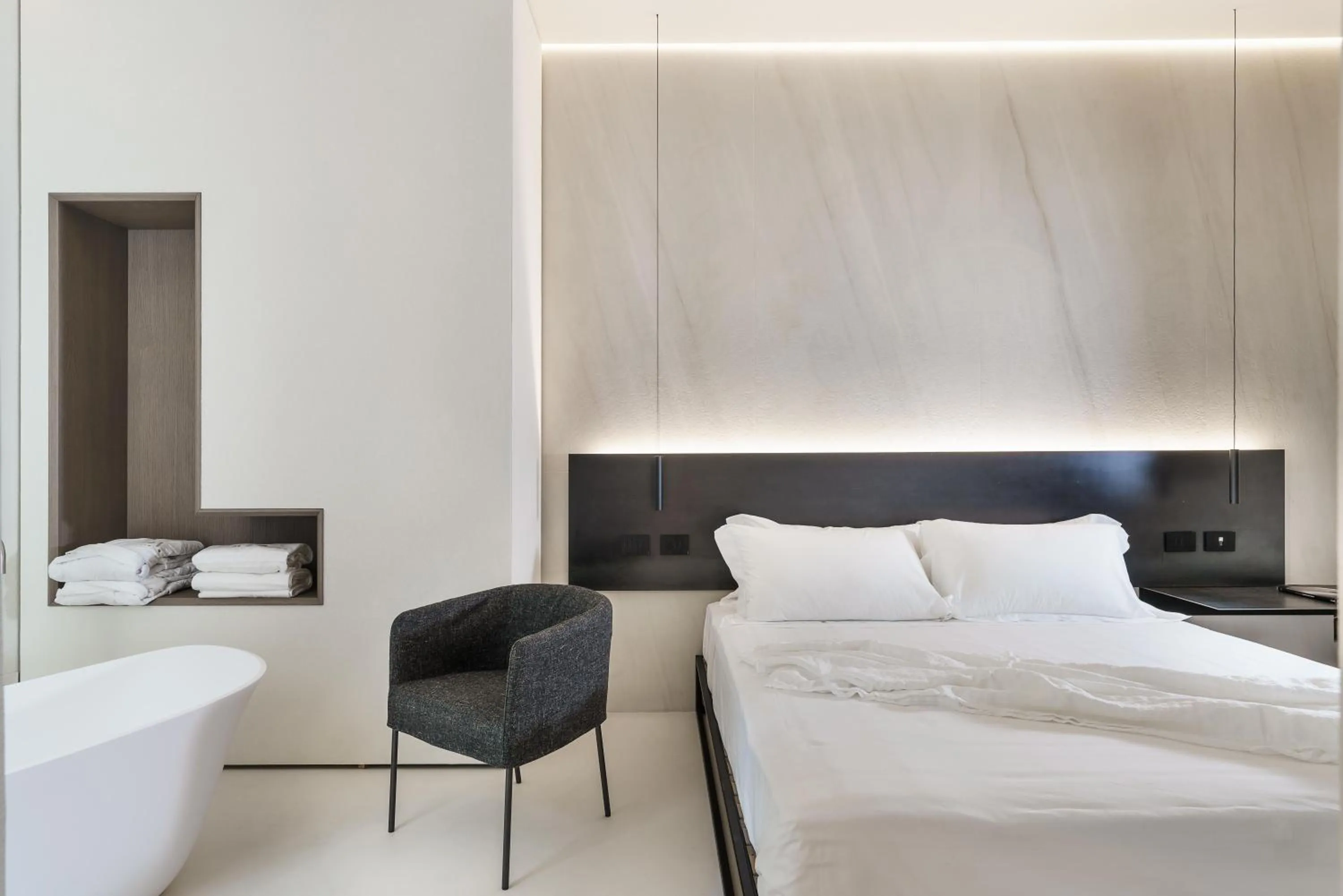 Property building, Bed in Meo Design Suites & Spa