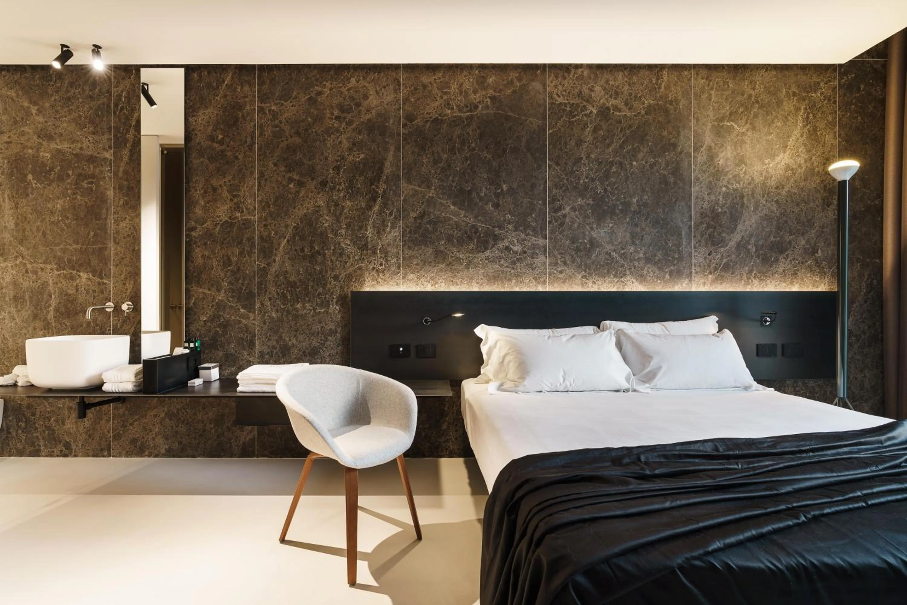 Shower, Bed in Meo Design Suites & Spa