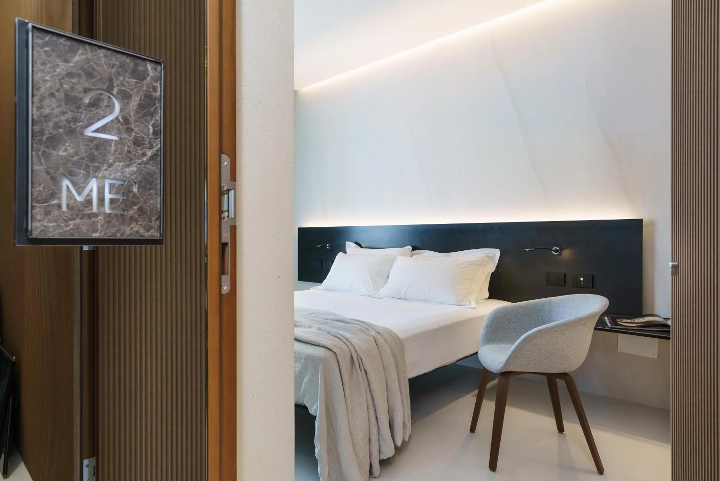 Shower, Bed in Meo Design Suites & Spa