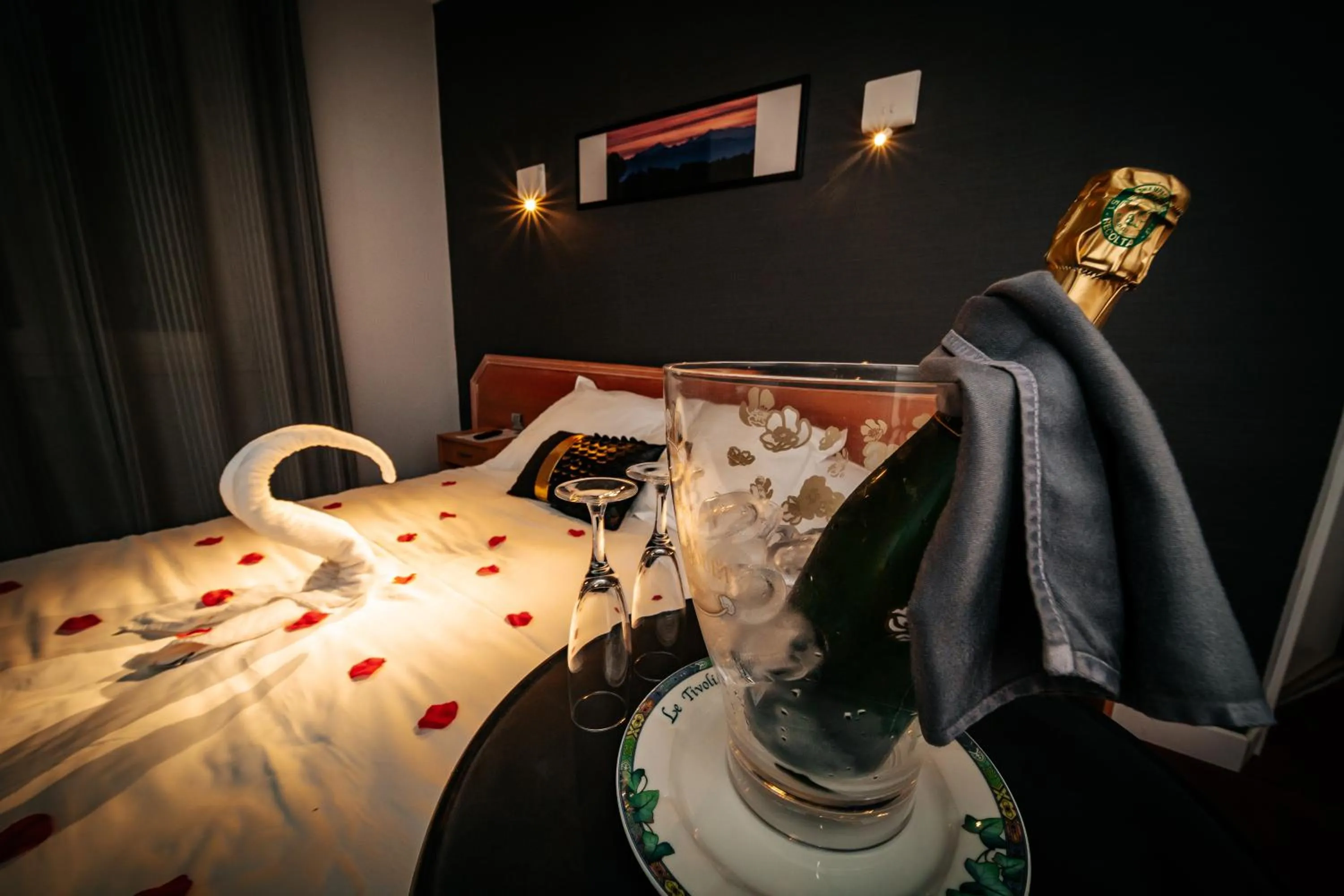 Bed in Hôtel Le Tivoli