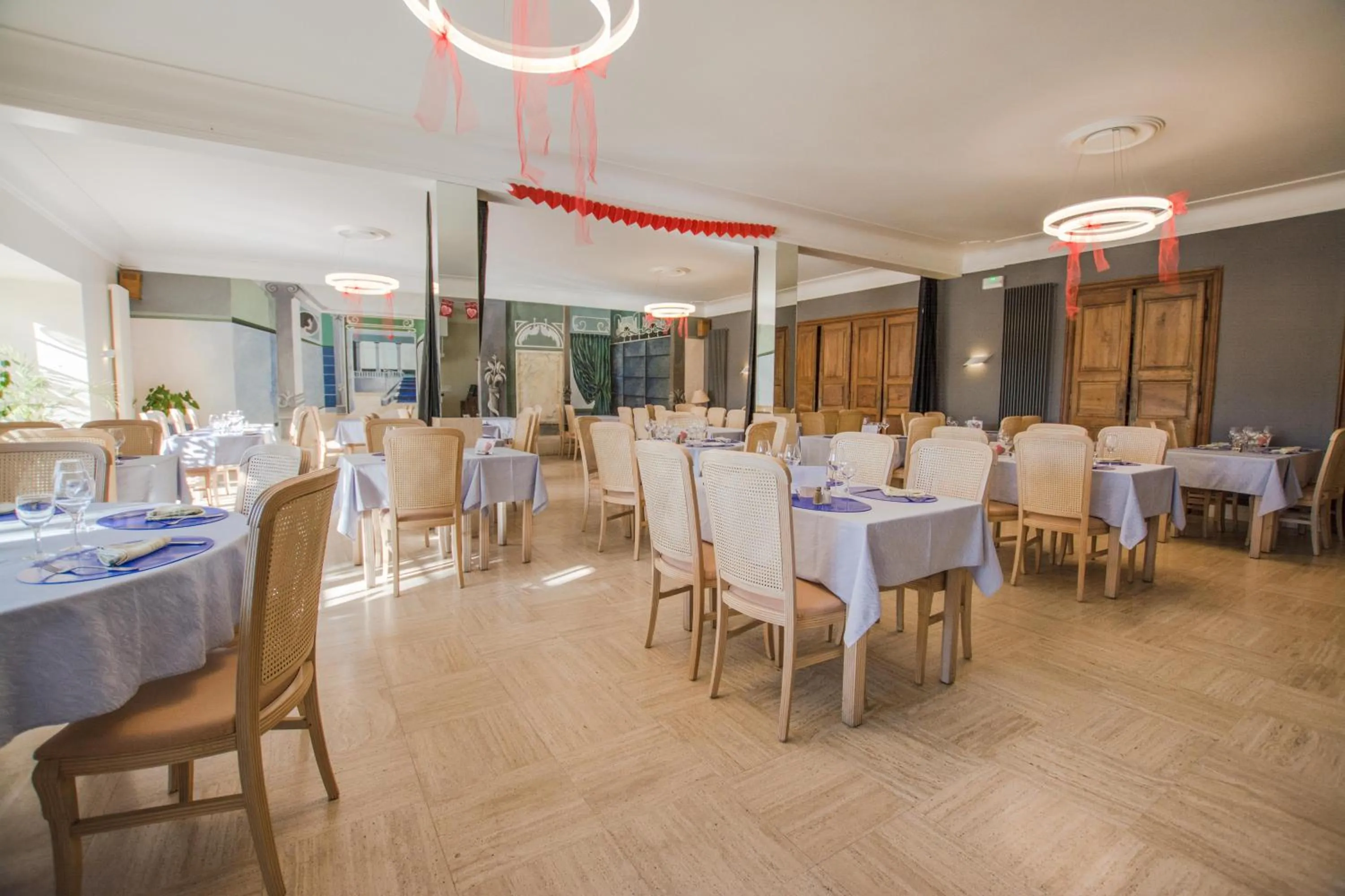 Restaurant/places to eat in Hôtel Le Tivoli