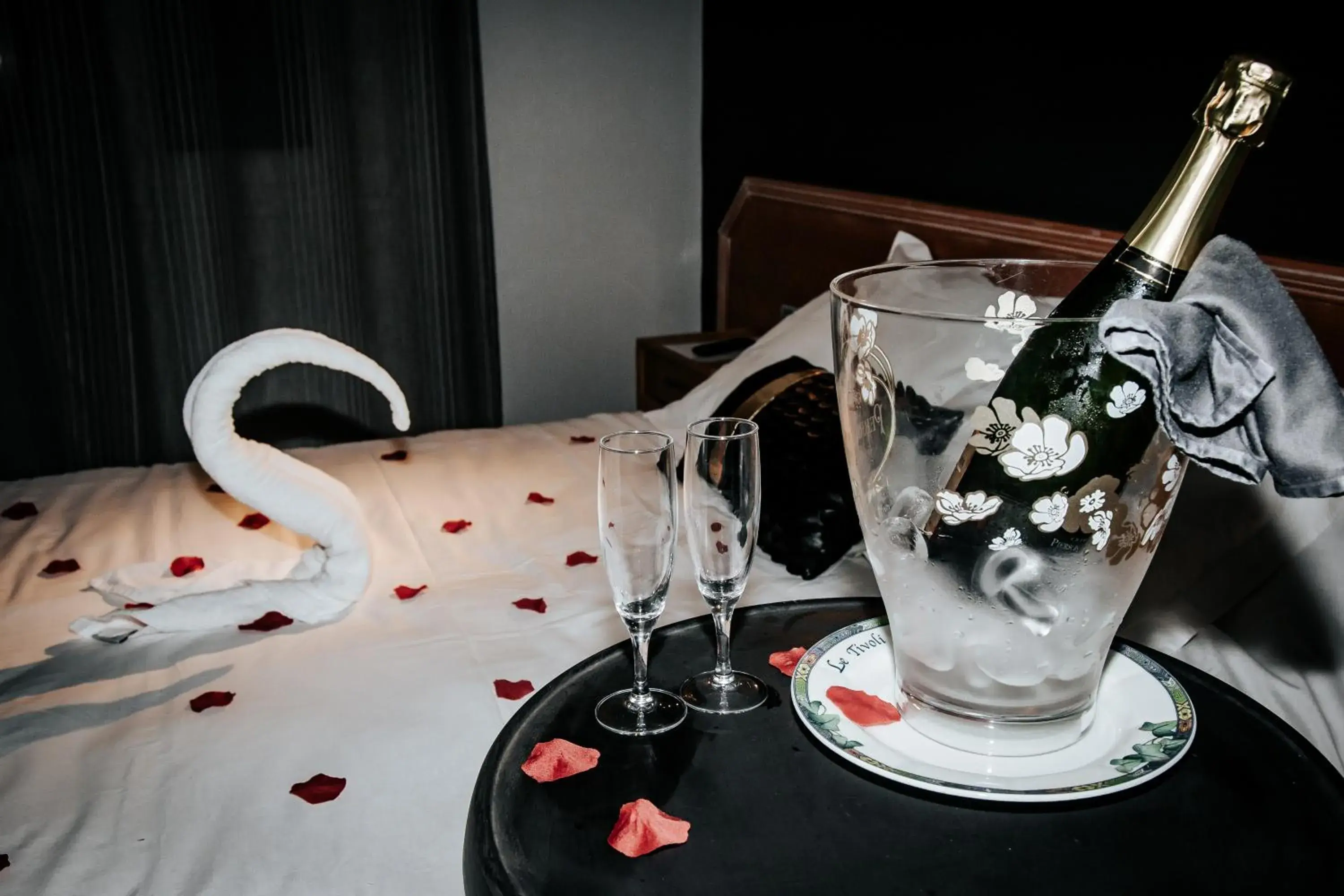 Basic Double Room in Hôtel Le Tivoli Basic Double Room in Hôtel Le Tivoli