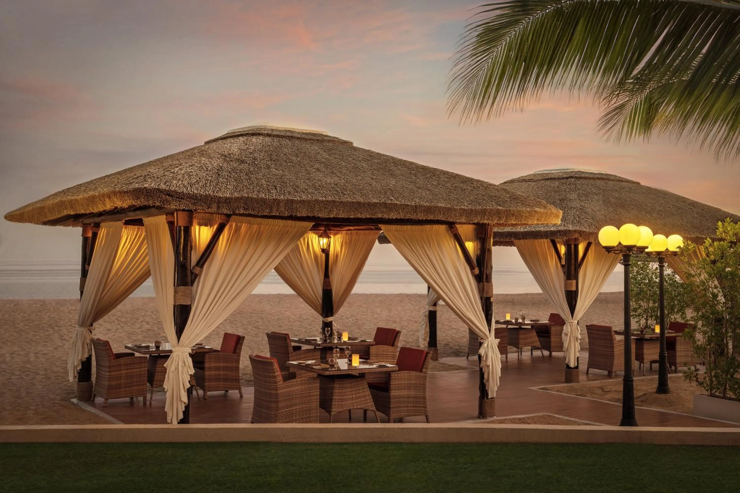 Restaurant/places to eat in Fujairah Rotana Resort & Spa - Al Aqah Beach