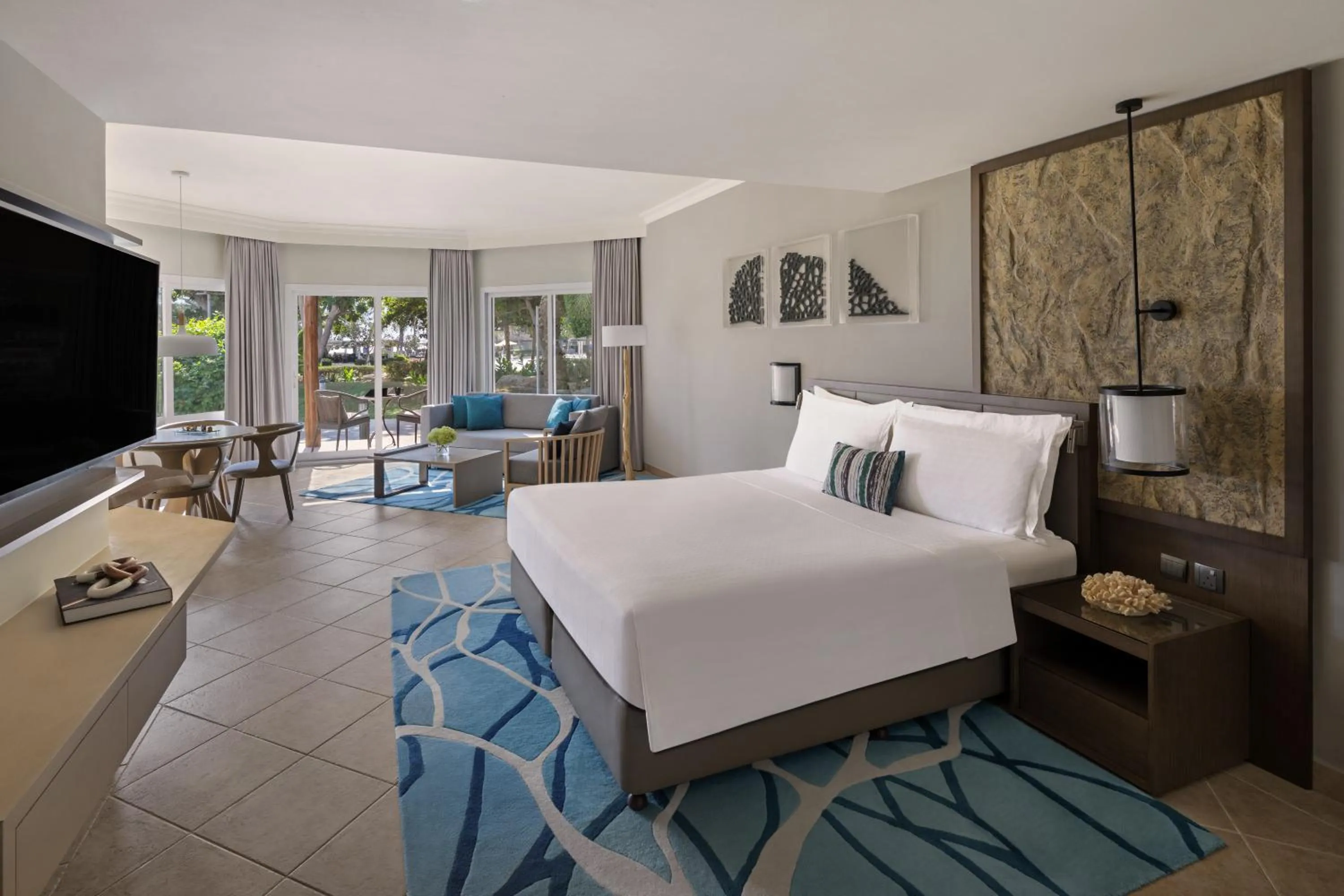 Bedroom, Bed in Fujairah Rotana Resort & Spa - Al Aqah Beach