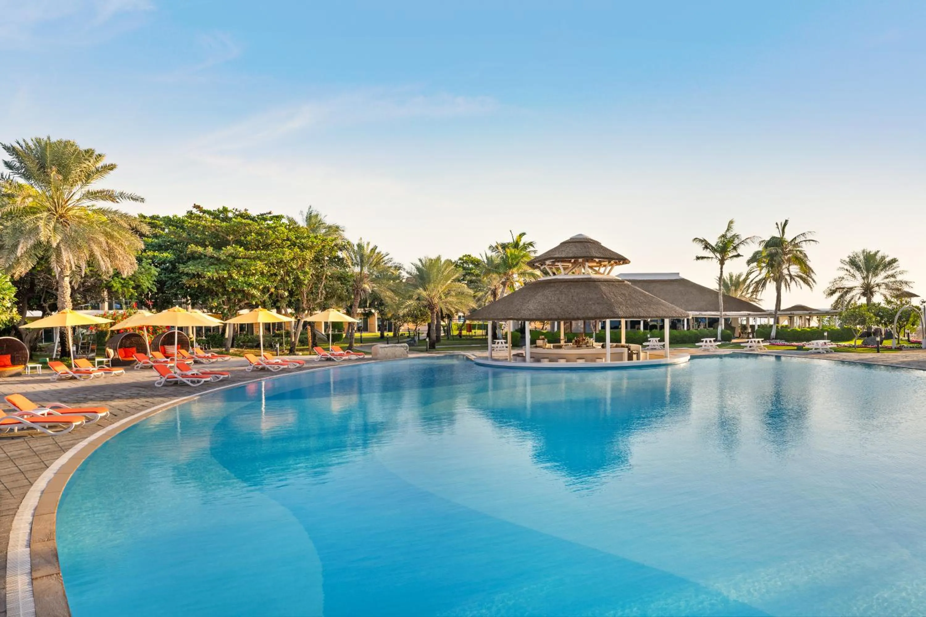 Lounge or bar in Fujairah Rotana Resort & Spa - Al Aqah Beach