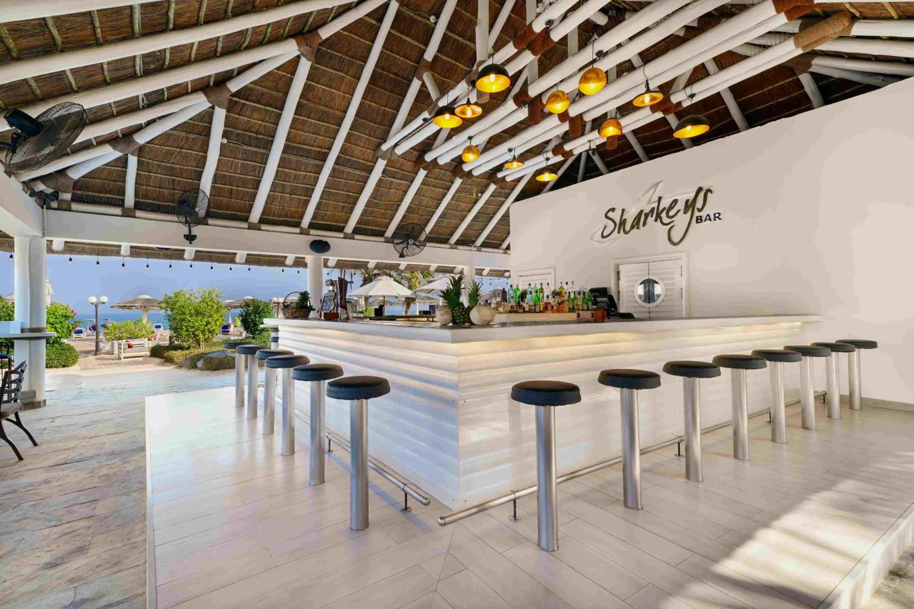 Restaurant/places to eat in Fujairah Rotana Resort & Spa - Al Aqah Beach