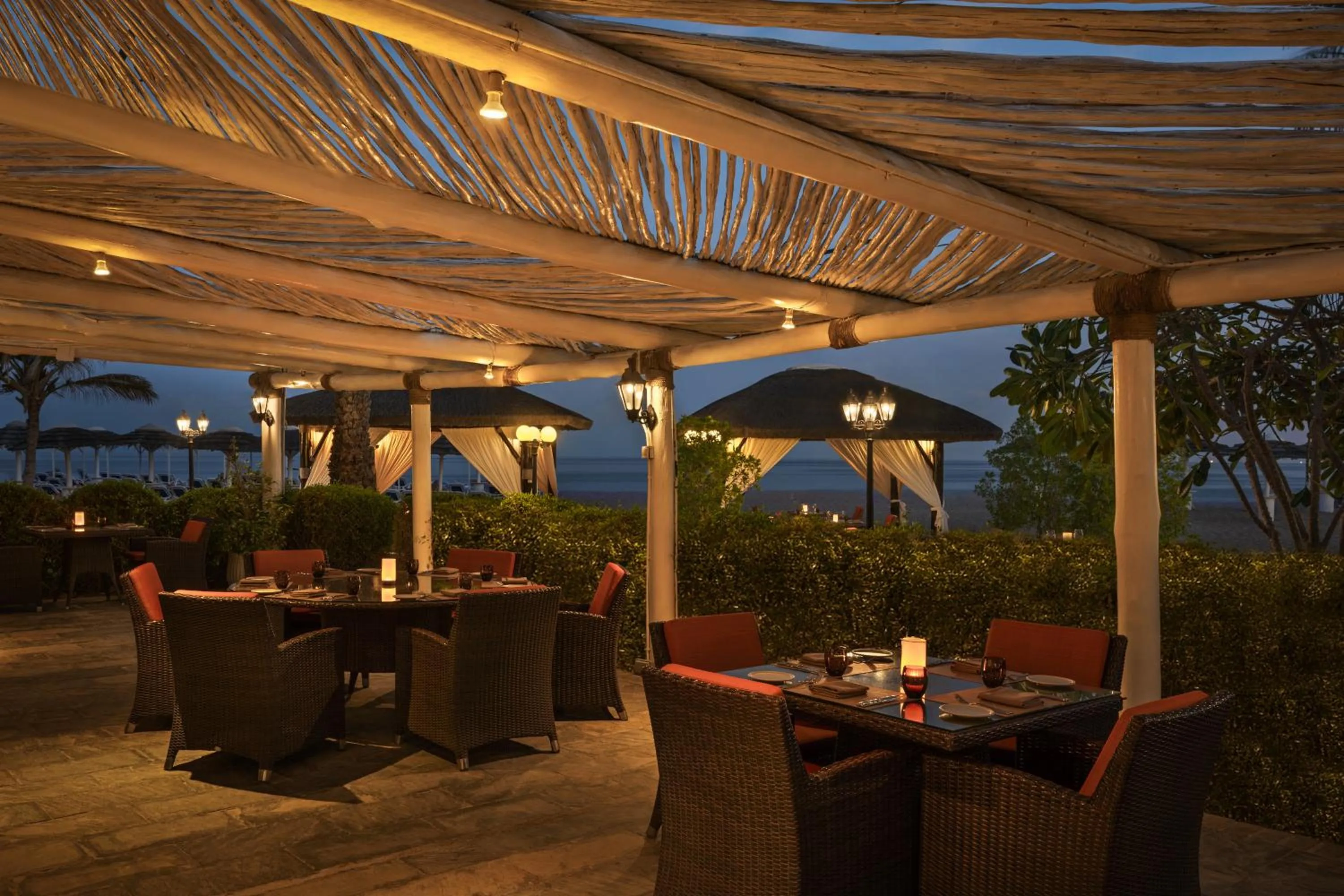 Restaurant/places to eat in Fujairah Rotana Resort & Spa - Al Aqah Beach