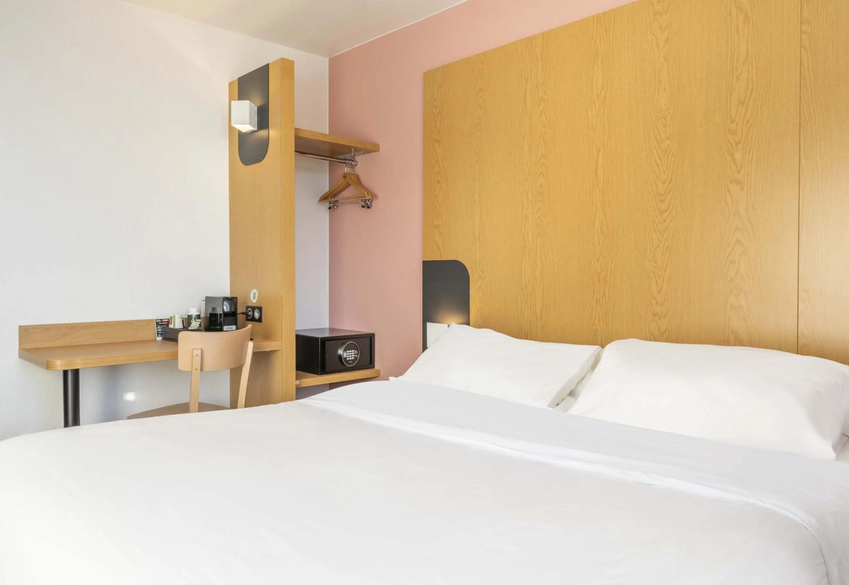 Bedroom, Bed in B&B HOTEL Martigues Port-de-Bouc