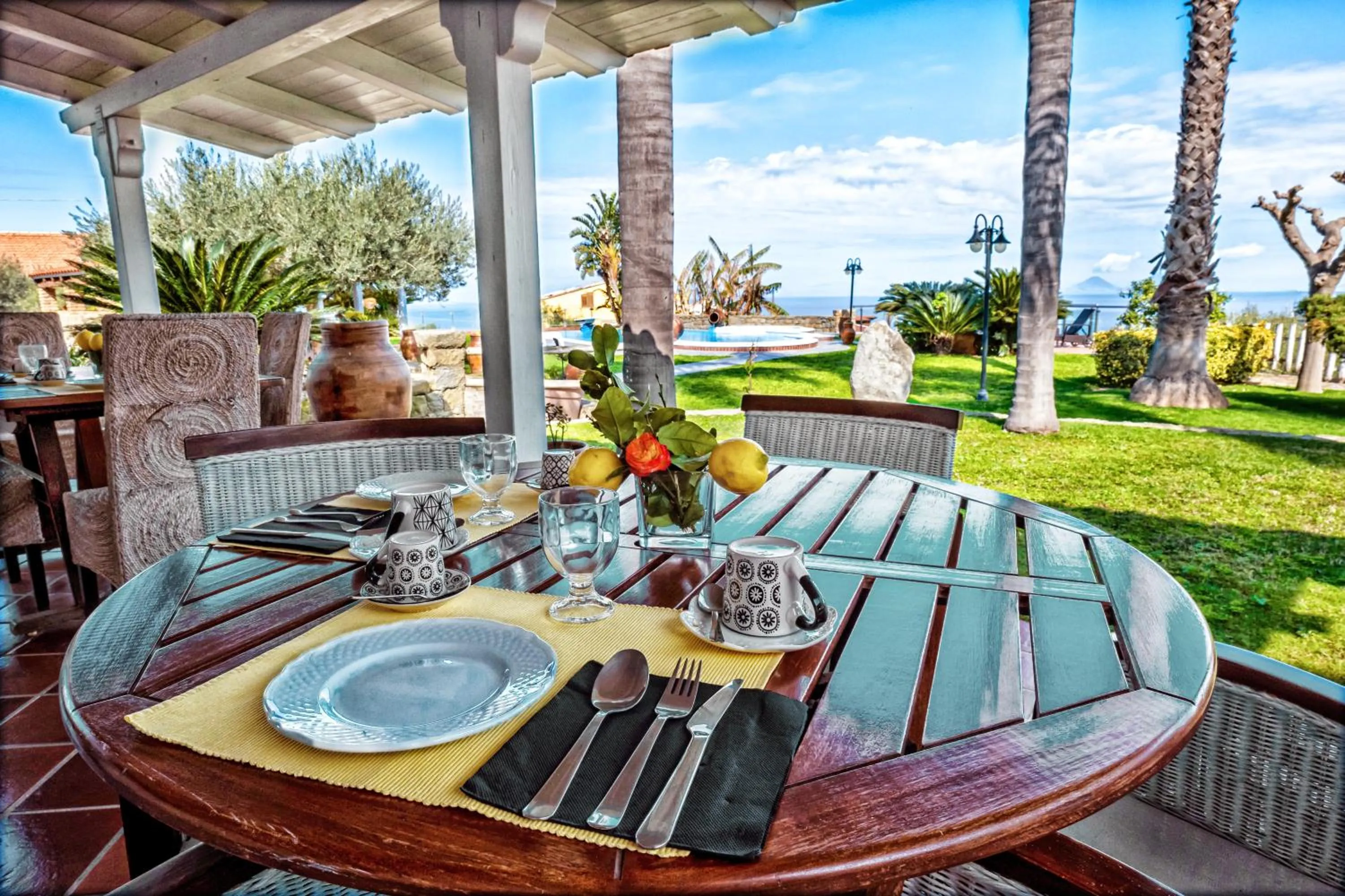 Patio in B&B Villa Bency