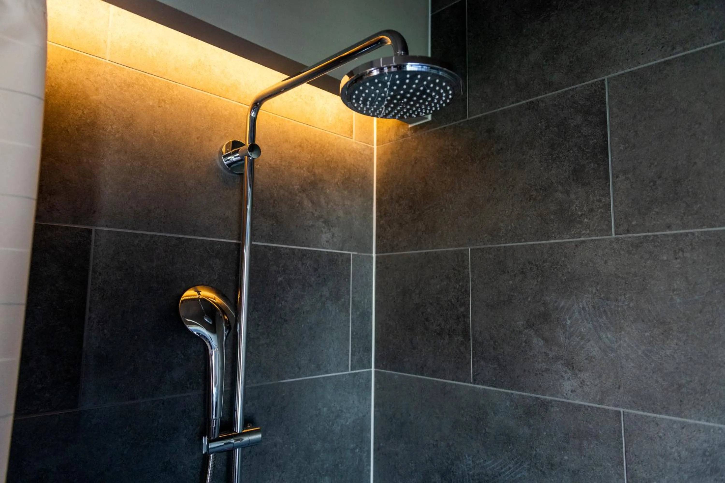 Shower in HOTEL PETIT SUITE SOGENJI ISHIMON