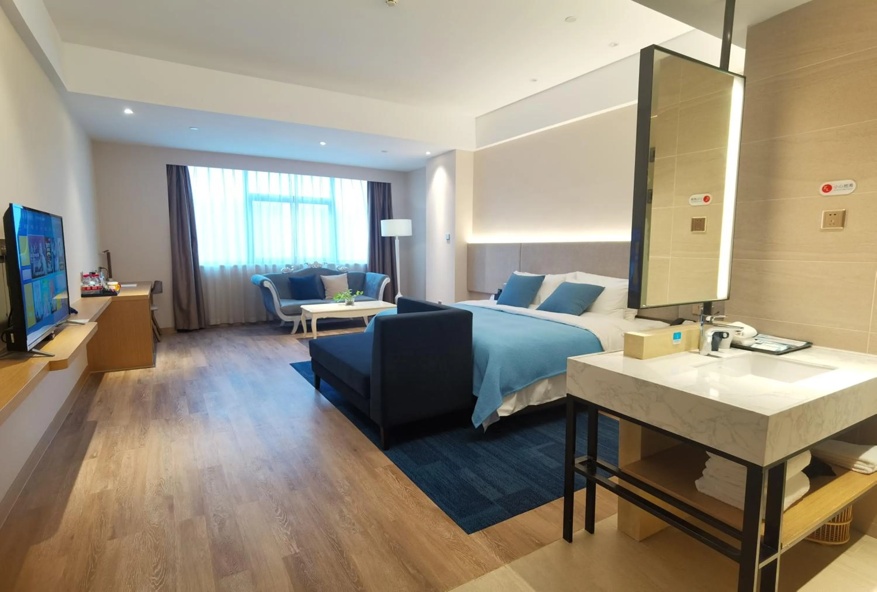 Photo of the whole room, Bed in Hangzhou Upper Inn