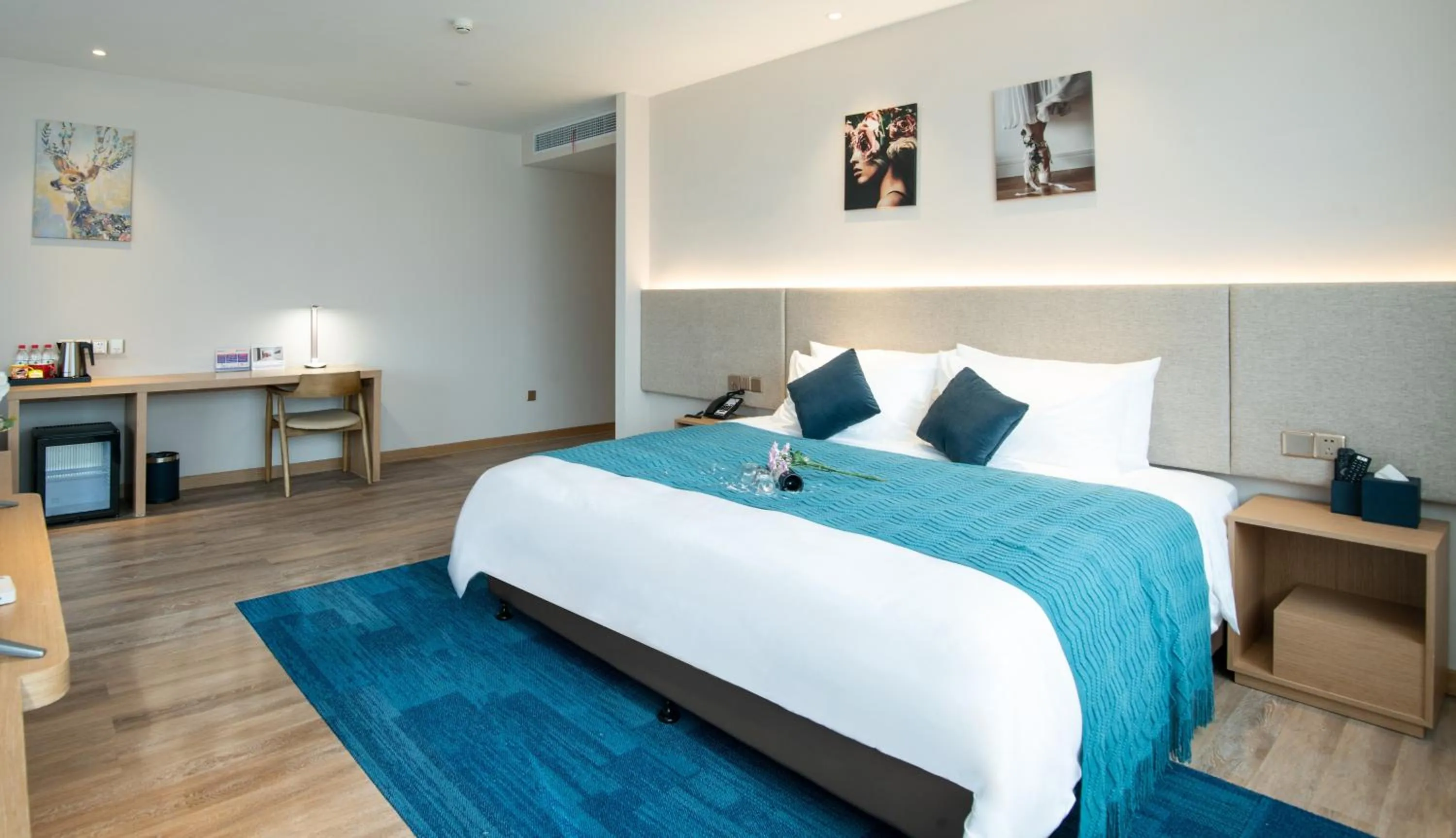 Photo of the whole room, Bed in Hangzhou Upper Inn